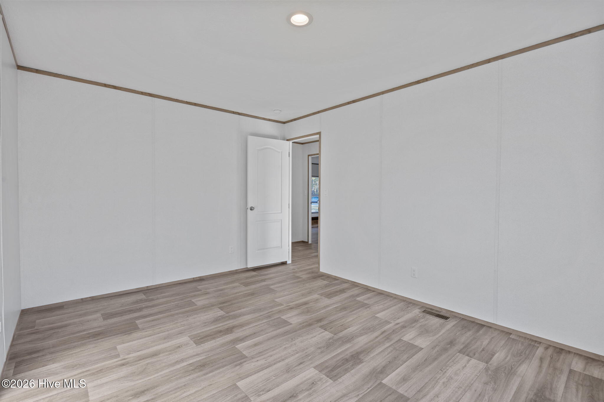 100561520 | Photo 29