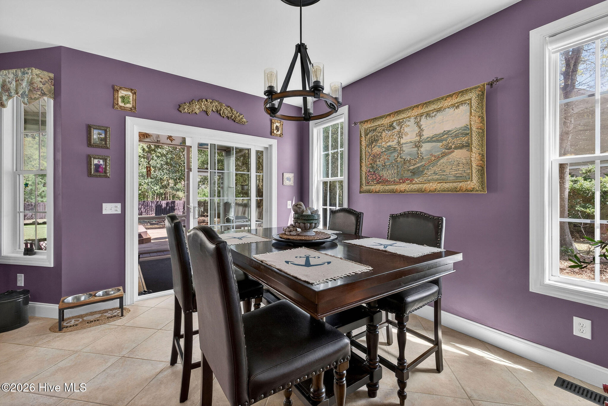 100568034 | Photo 34