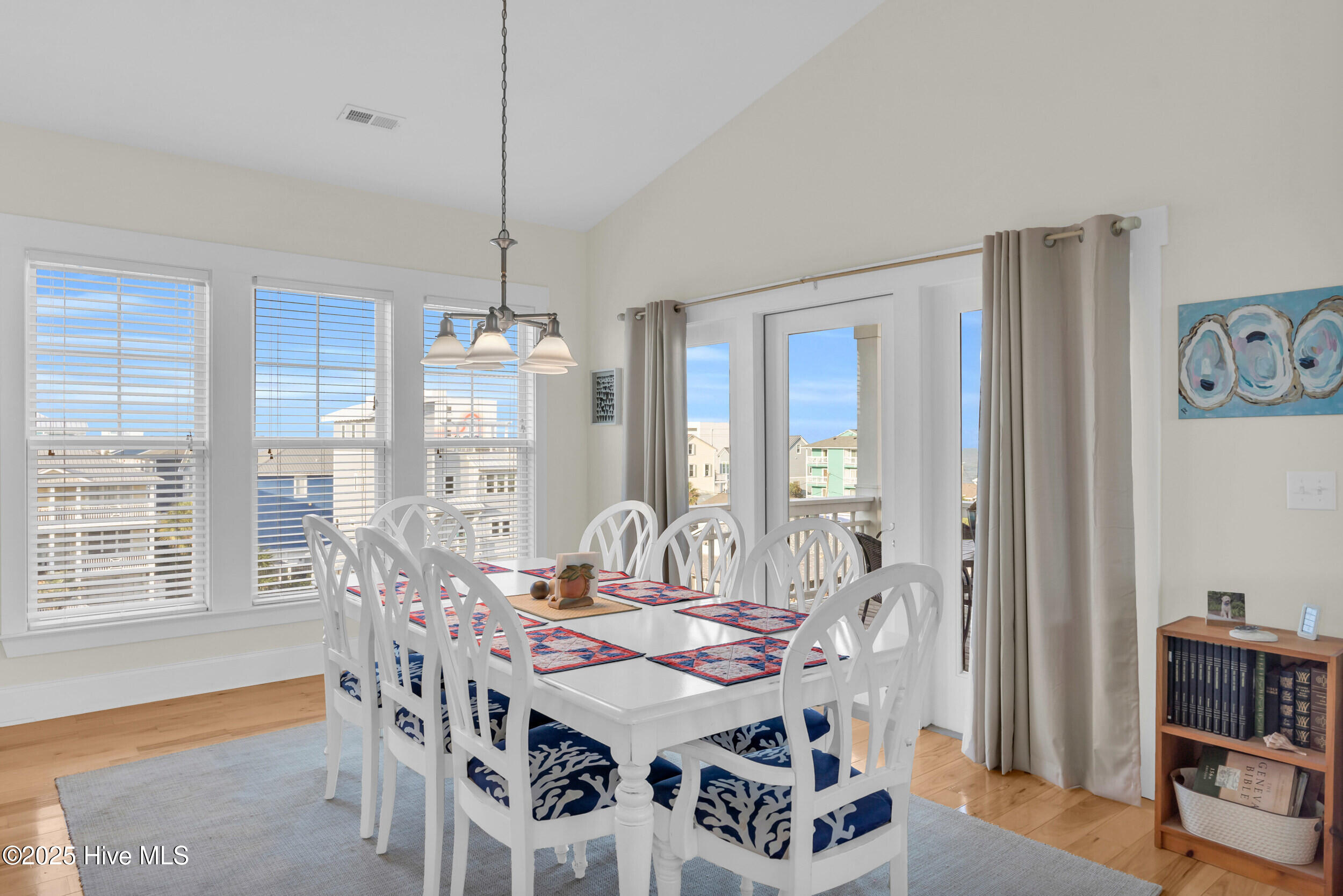 100530363 | Photo 13