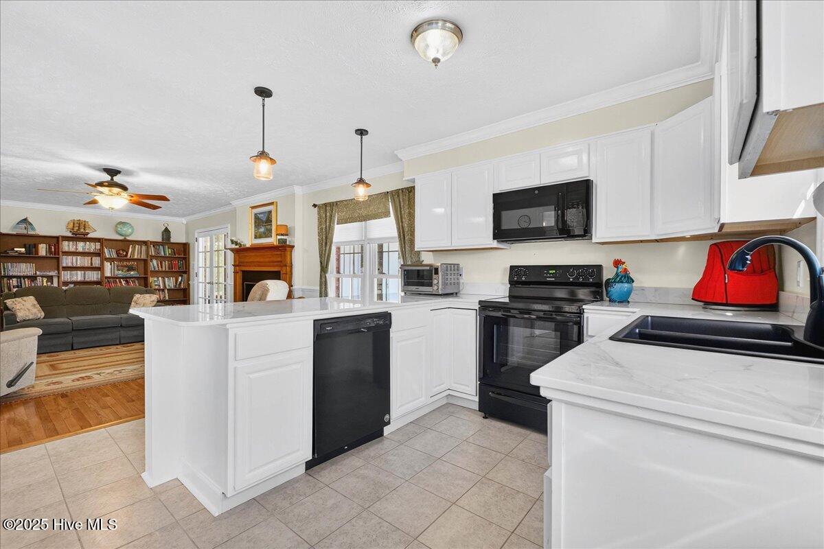 100533045 | Photo 34