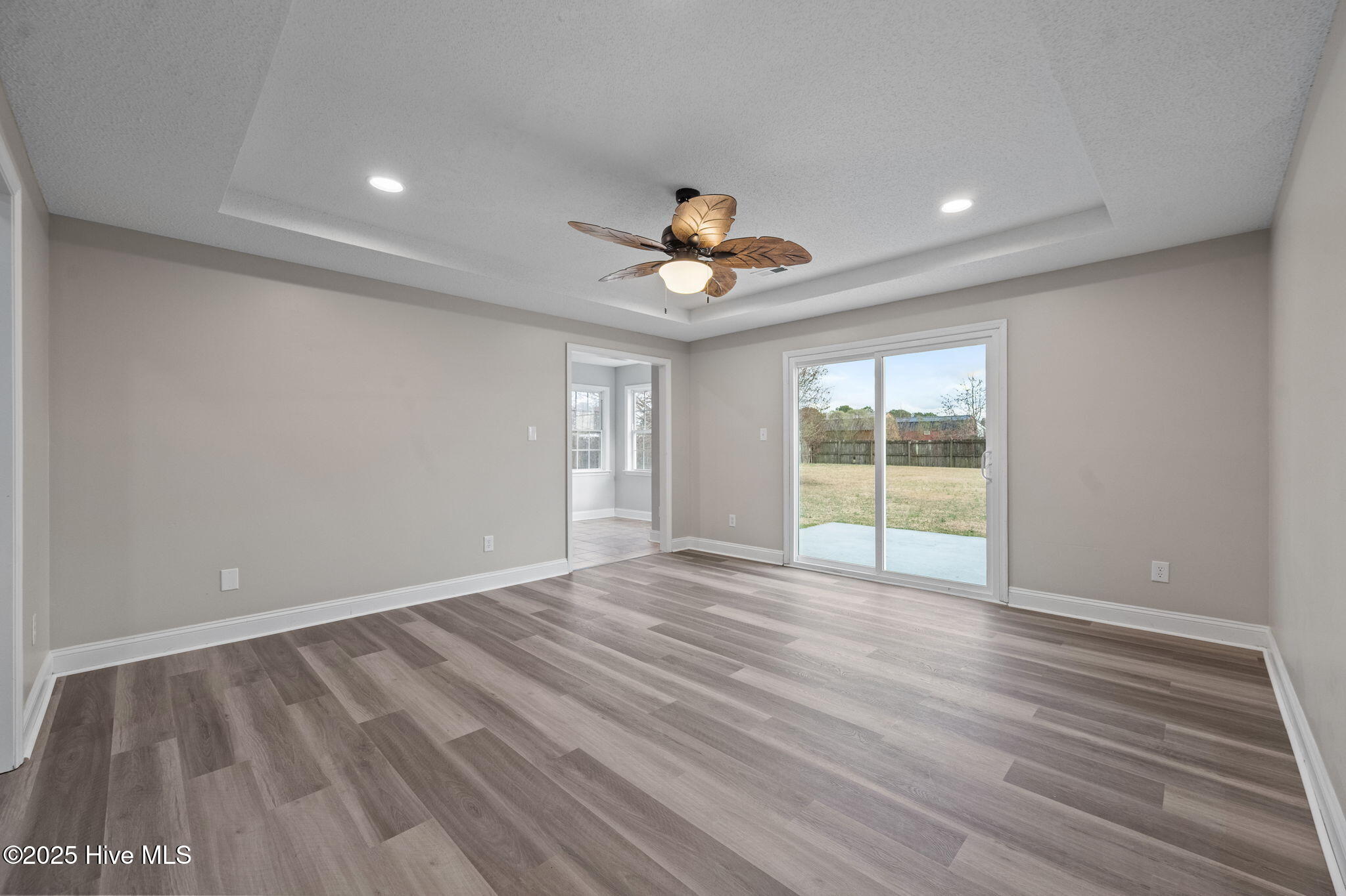 100547097 | Photo 12