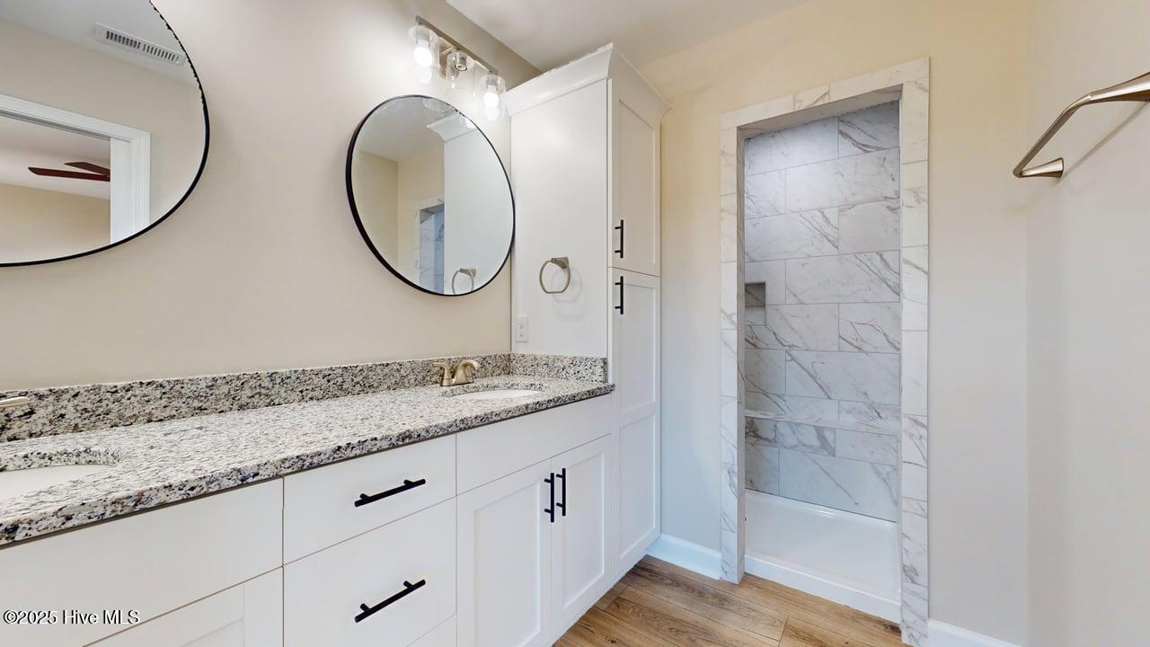 100542027 | Photo 33