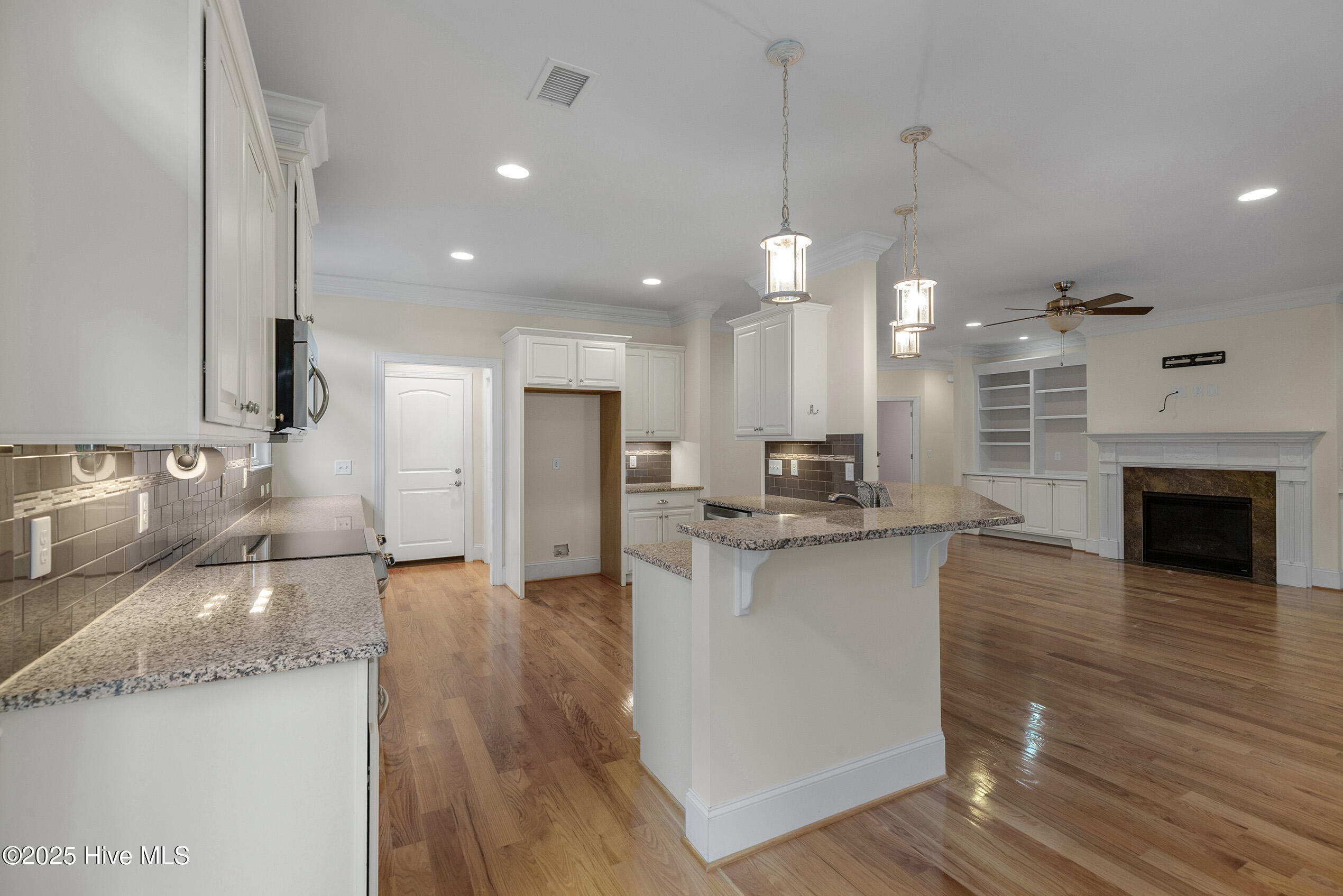 100556749 | Photo 19