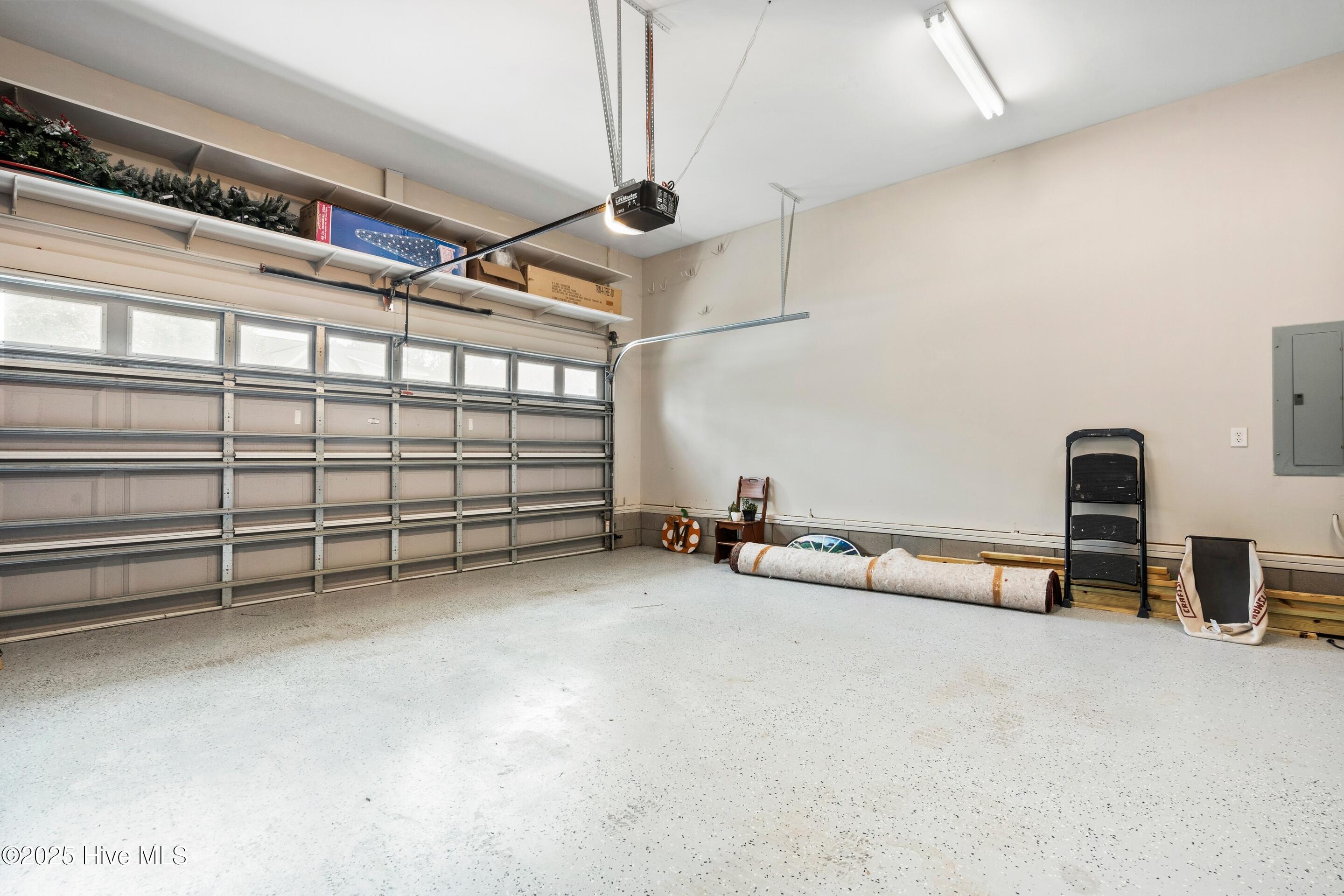 100525982 | Photo 56