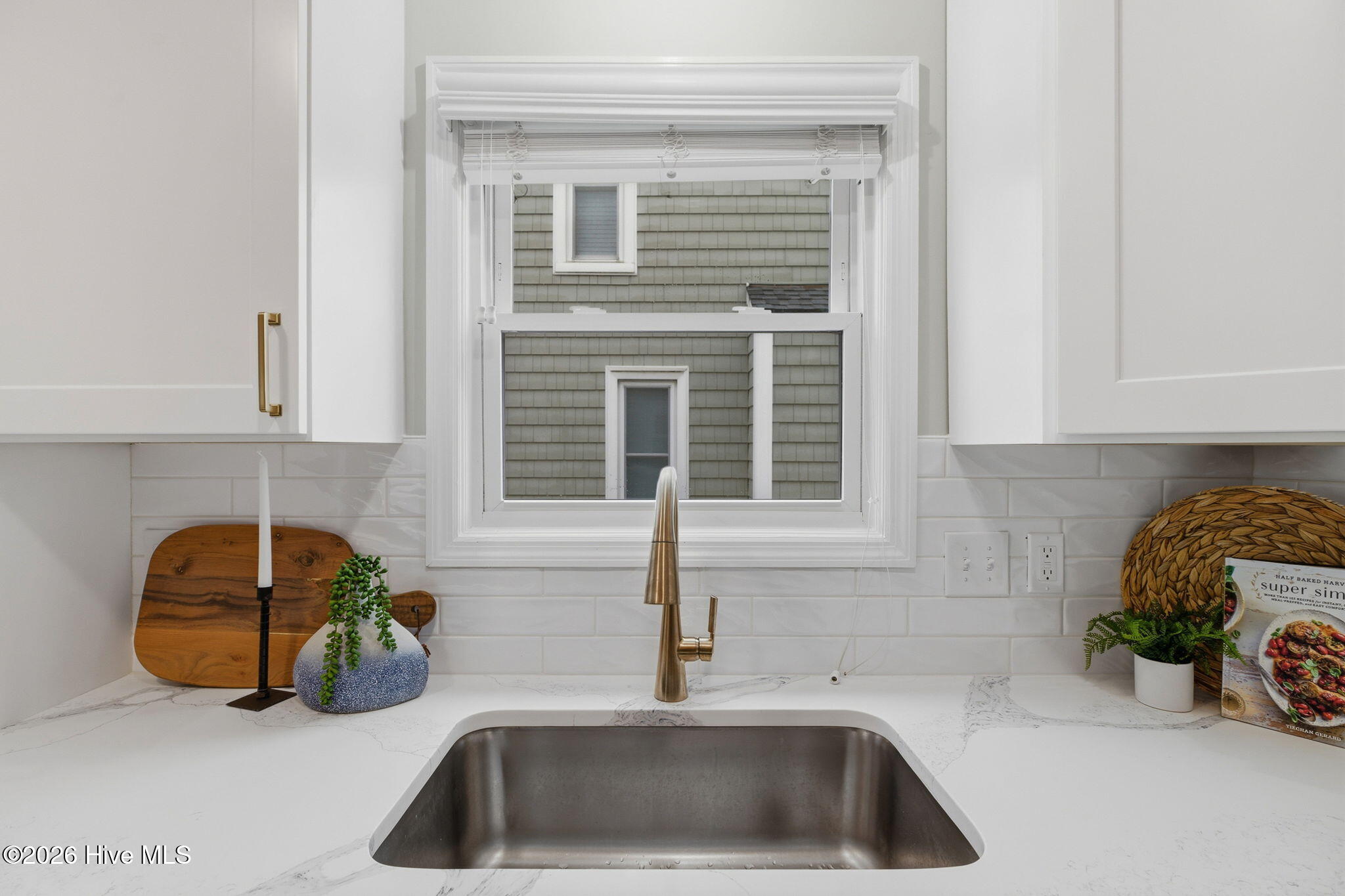 100557260 | Photo 20