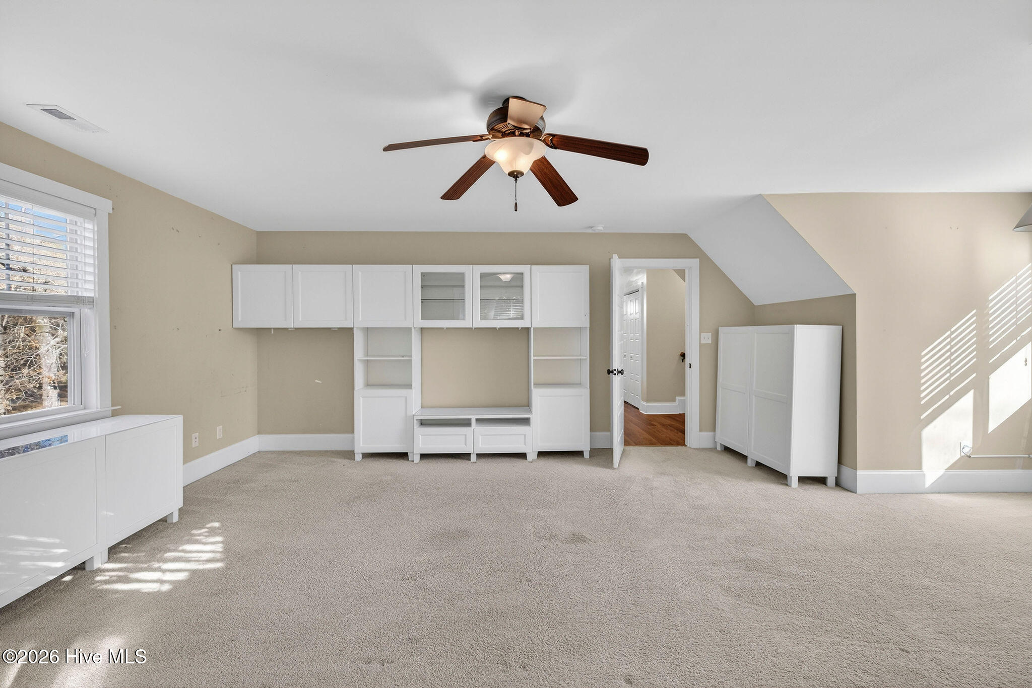 100549493 | Photo 30