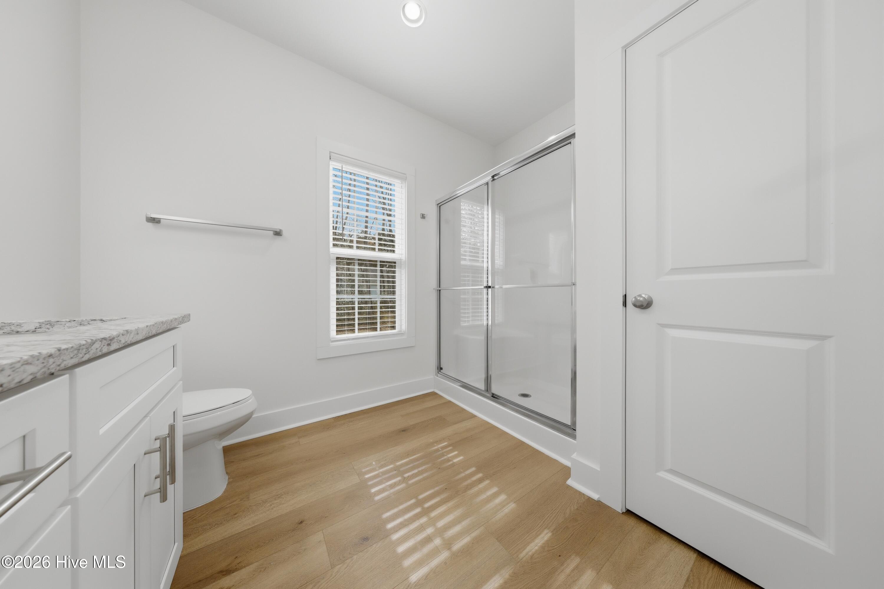 100561503 | Photo 25