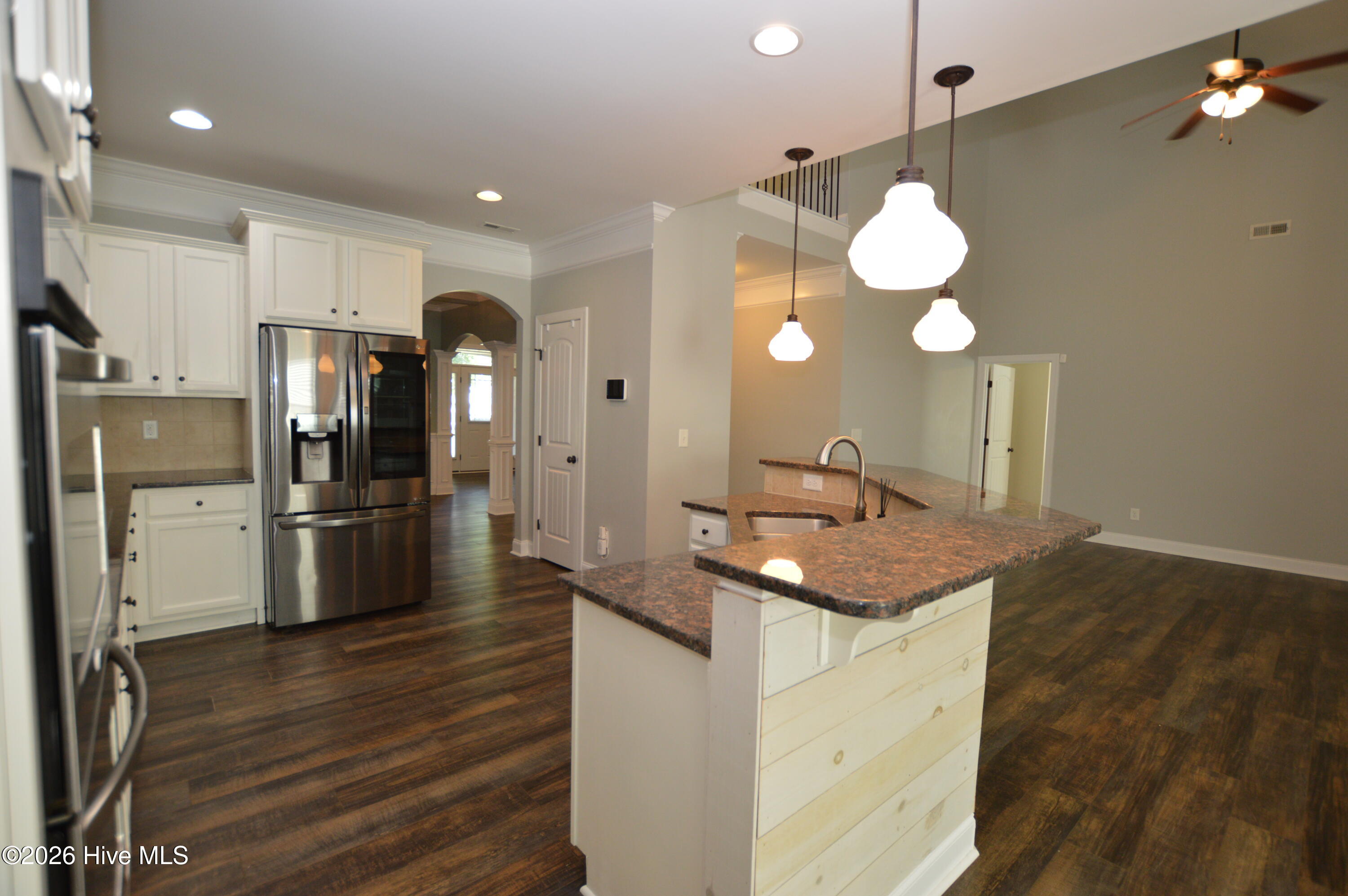 100568585 | Photo 10