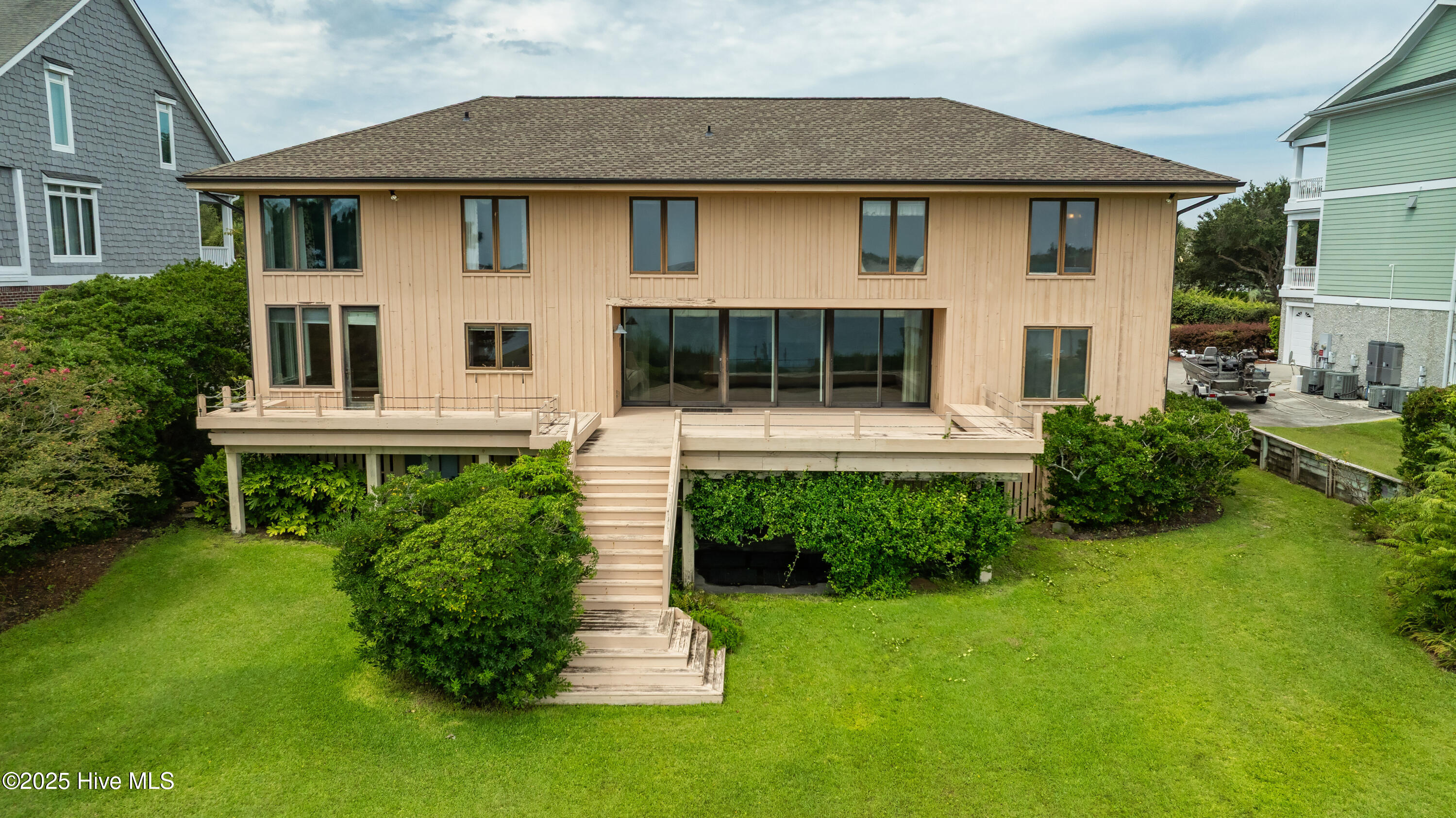 100527389 | Photo 57