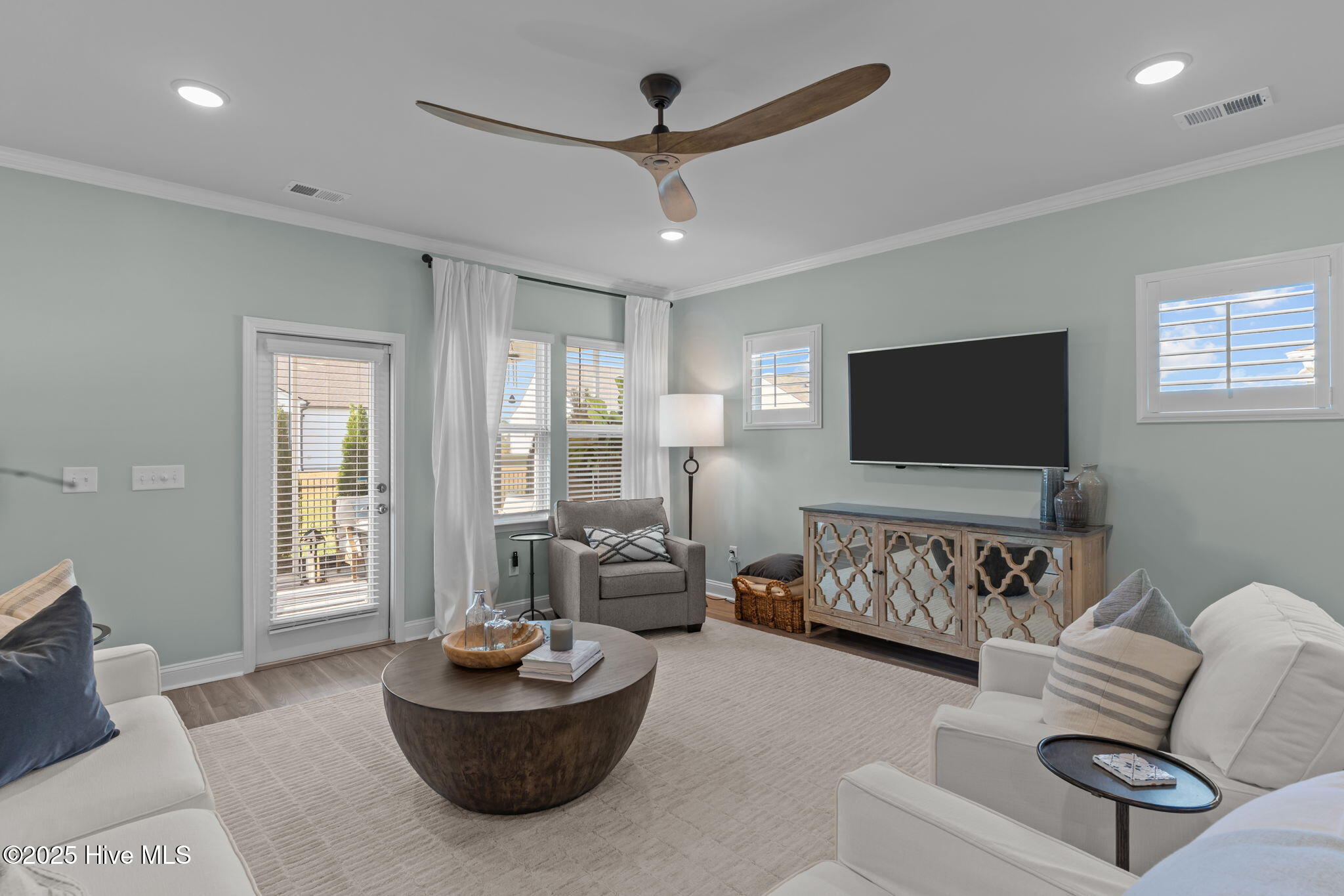 100531839 | Photo 32