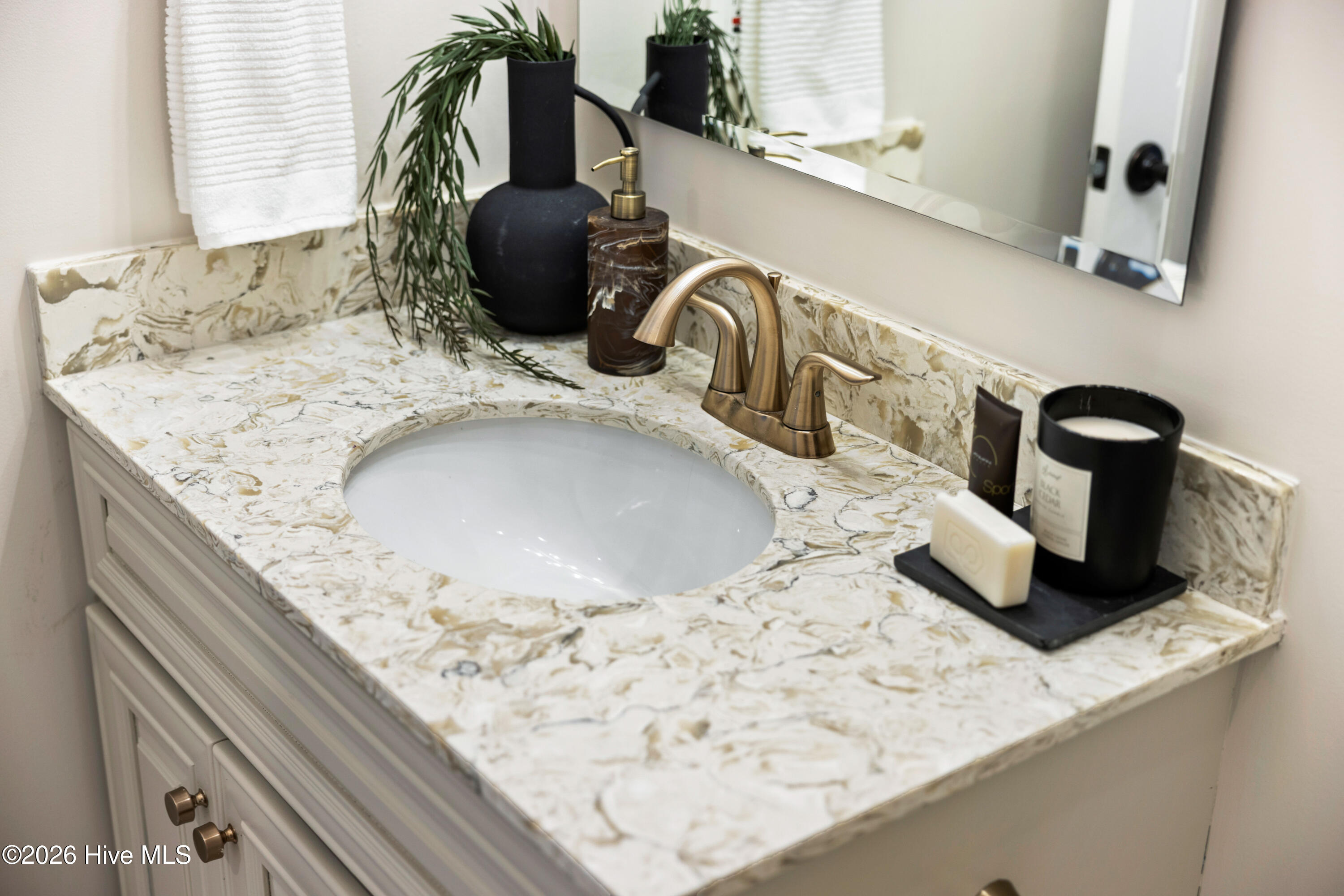 100560916 | Photo 32