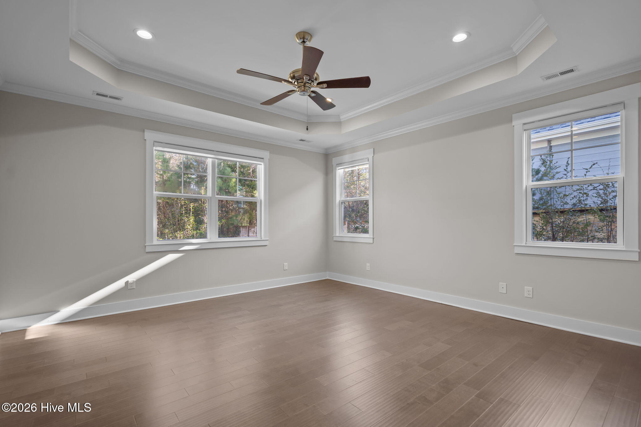 100550410 | Photo 32