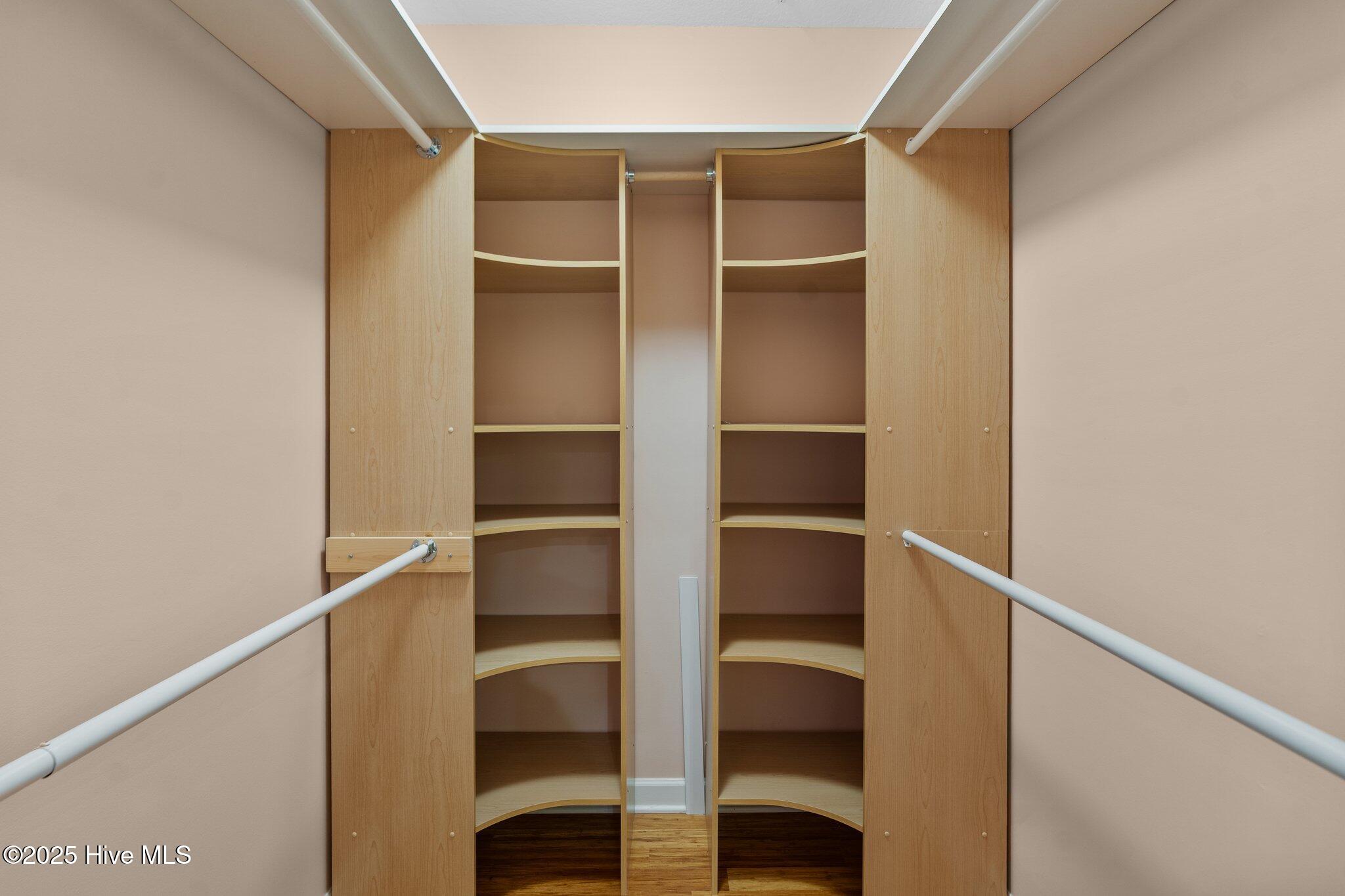 100514091 | Photo 22