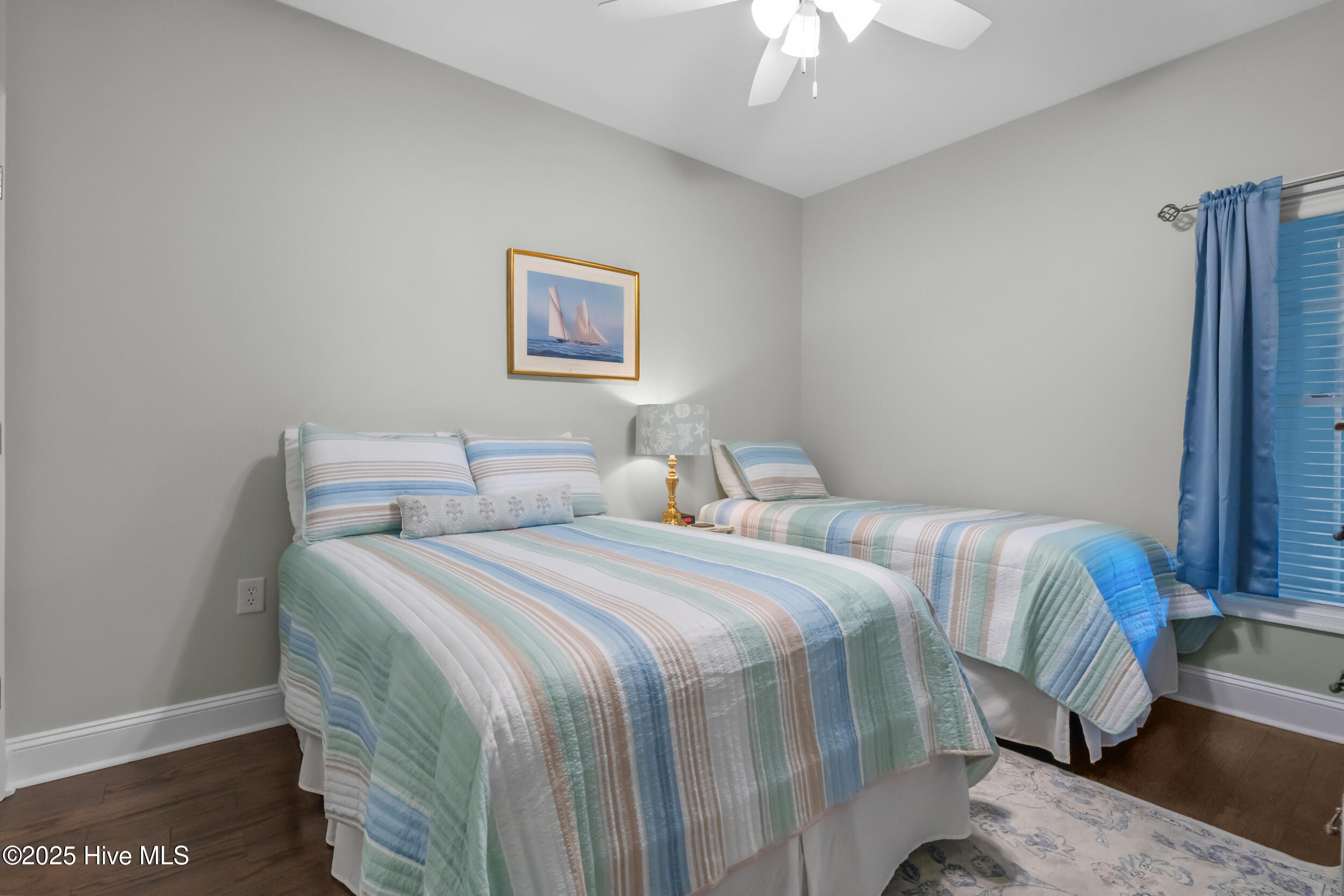 100537007 | Photo 24