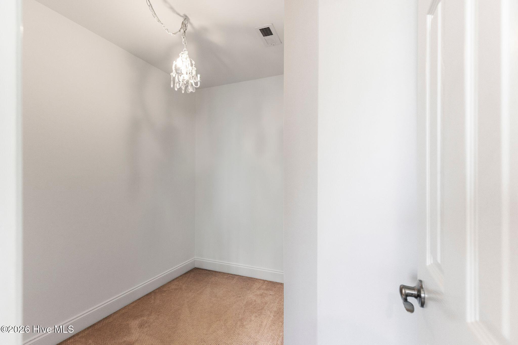 100560146 | Photo 33