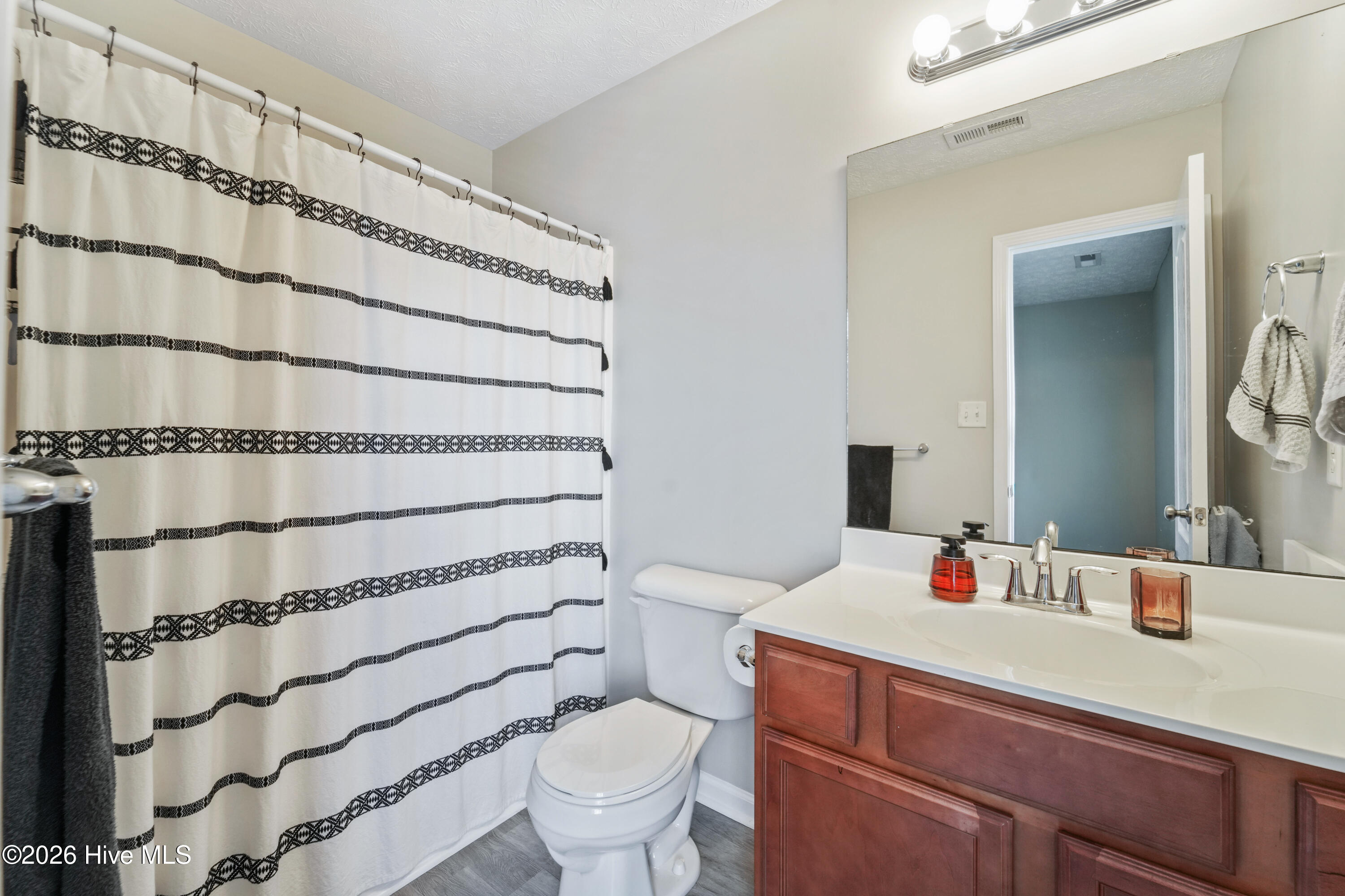 100558944 | Photo 26