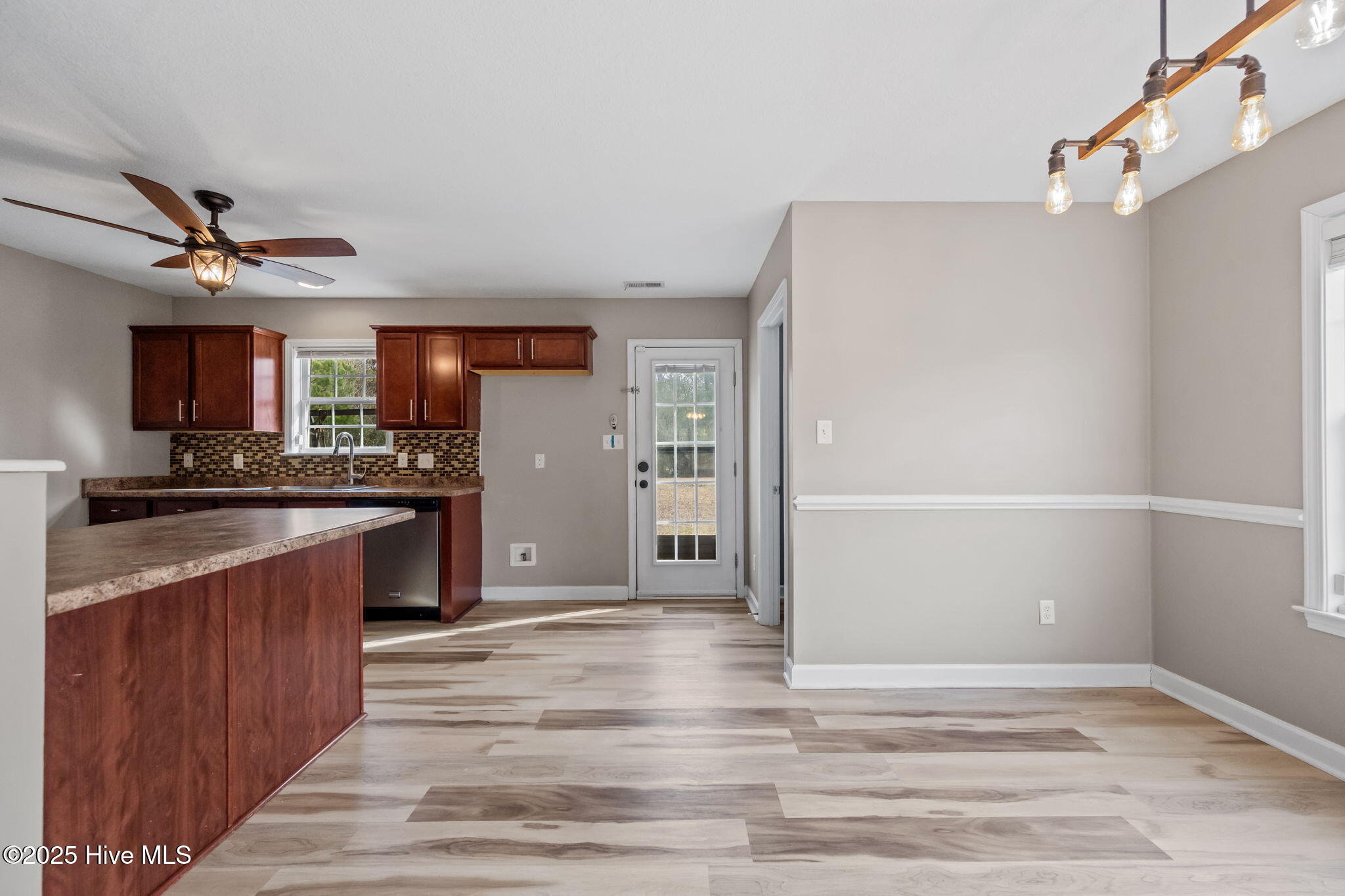 100546071 | Photo 26