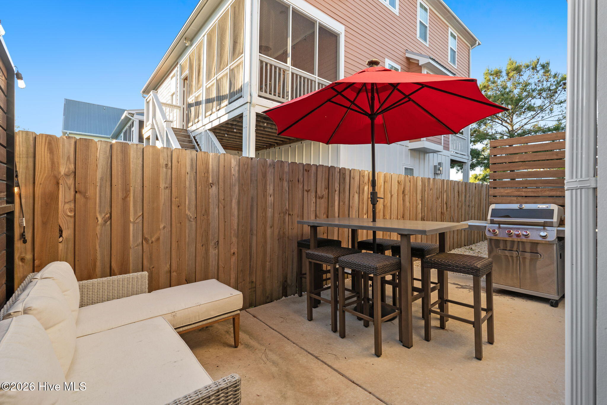 100565975 | Photo 32