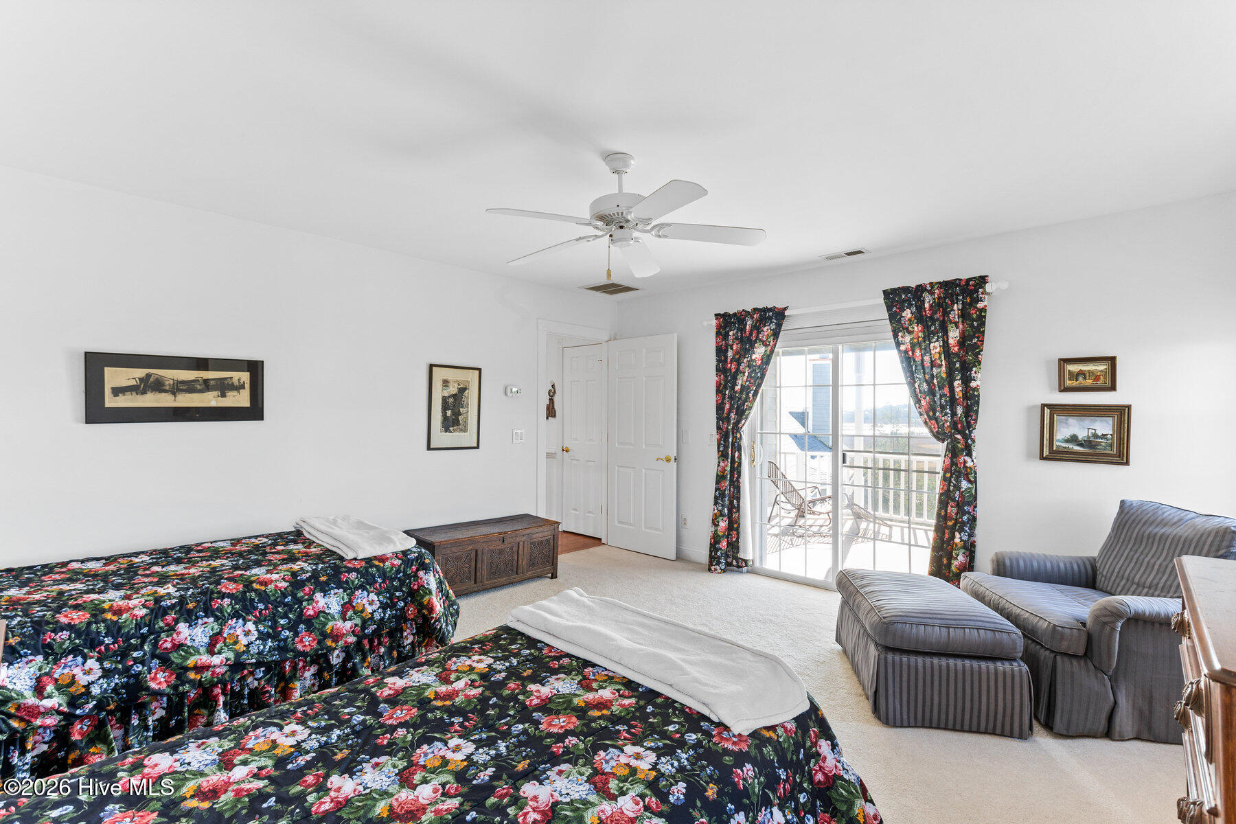 100558042 | Photo 45