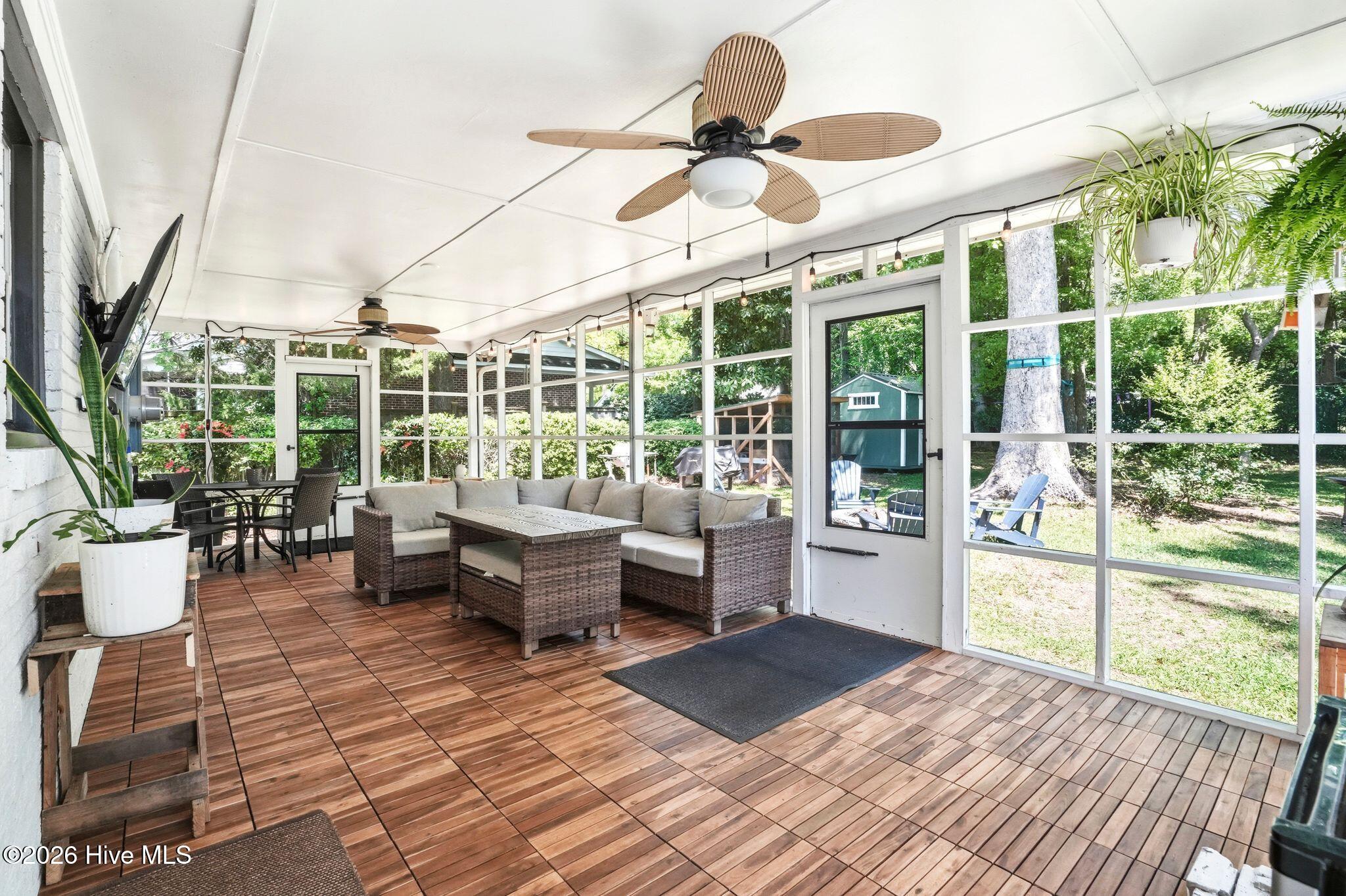 100568648 | Photo 21