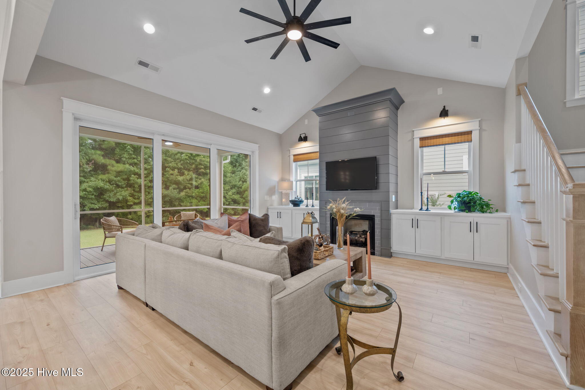 100535671 | Photo 12