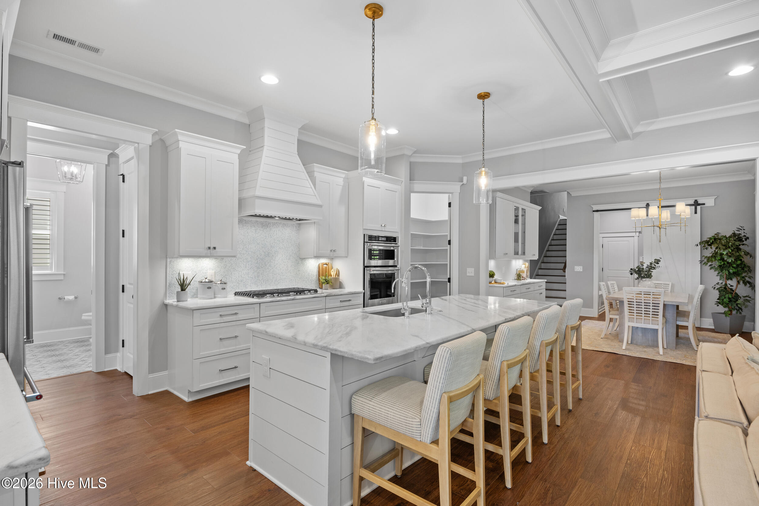 100569354 | Photo 18