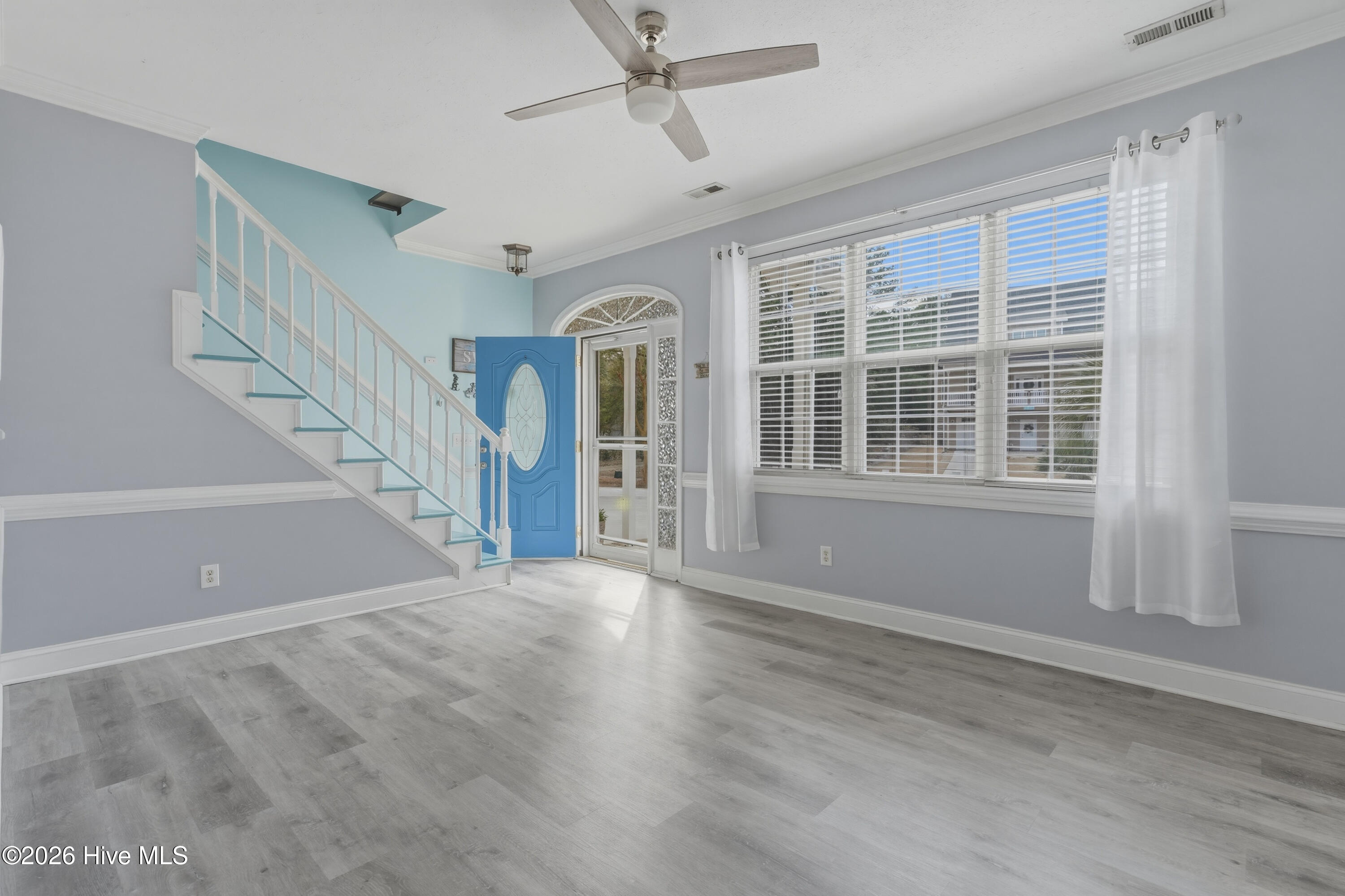 100546381 | Photo 50