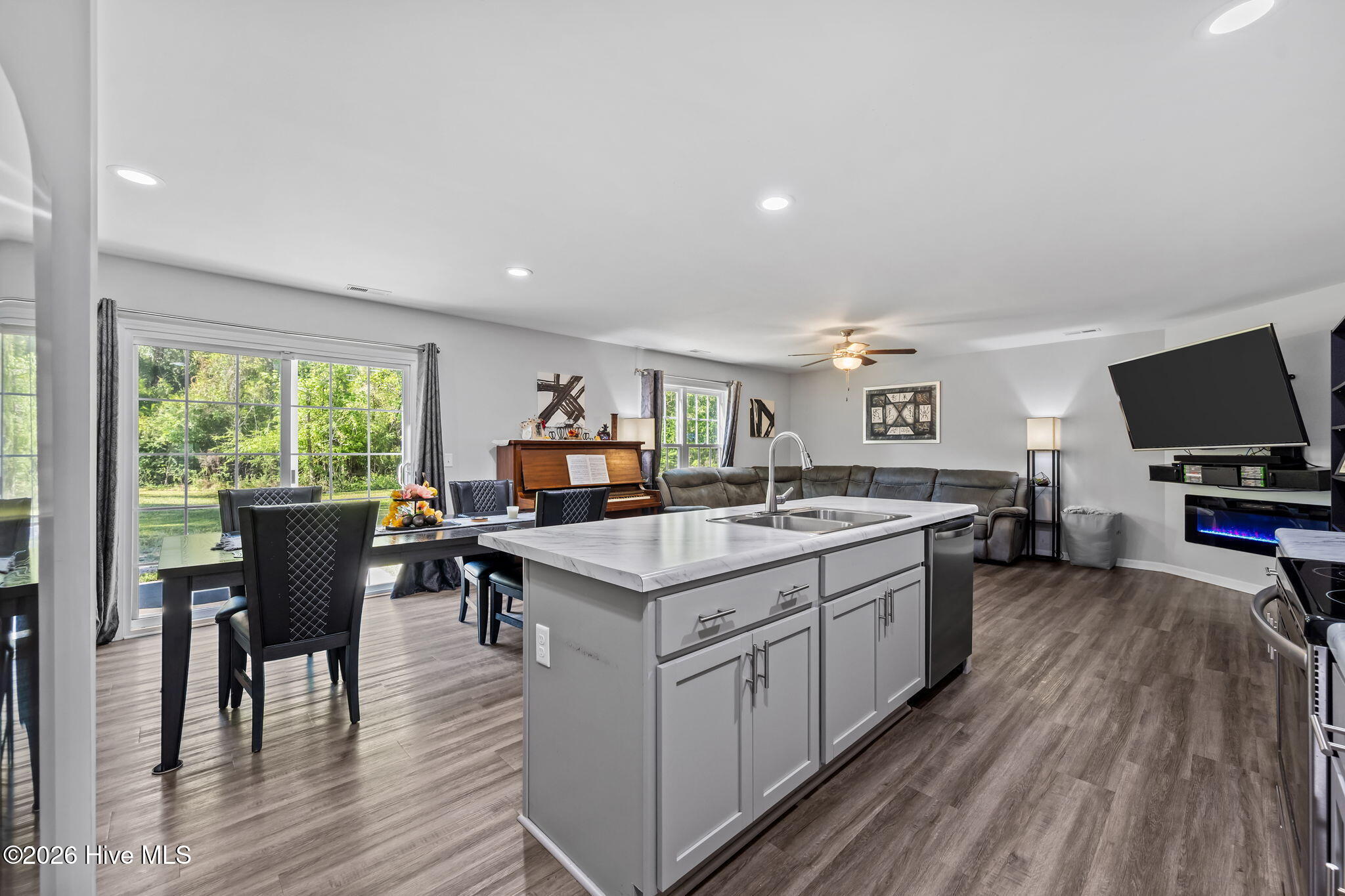 100567197 | Photo 17