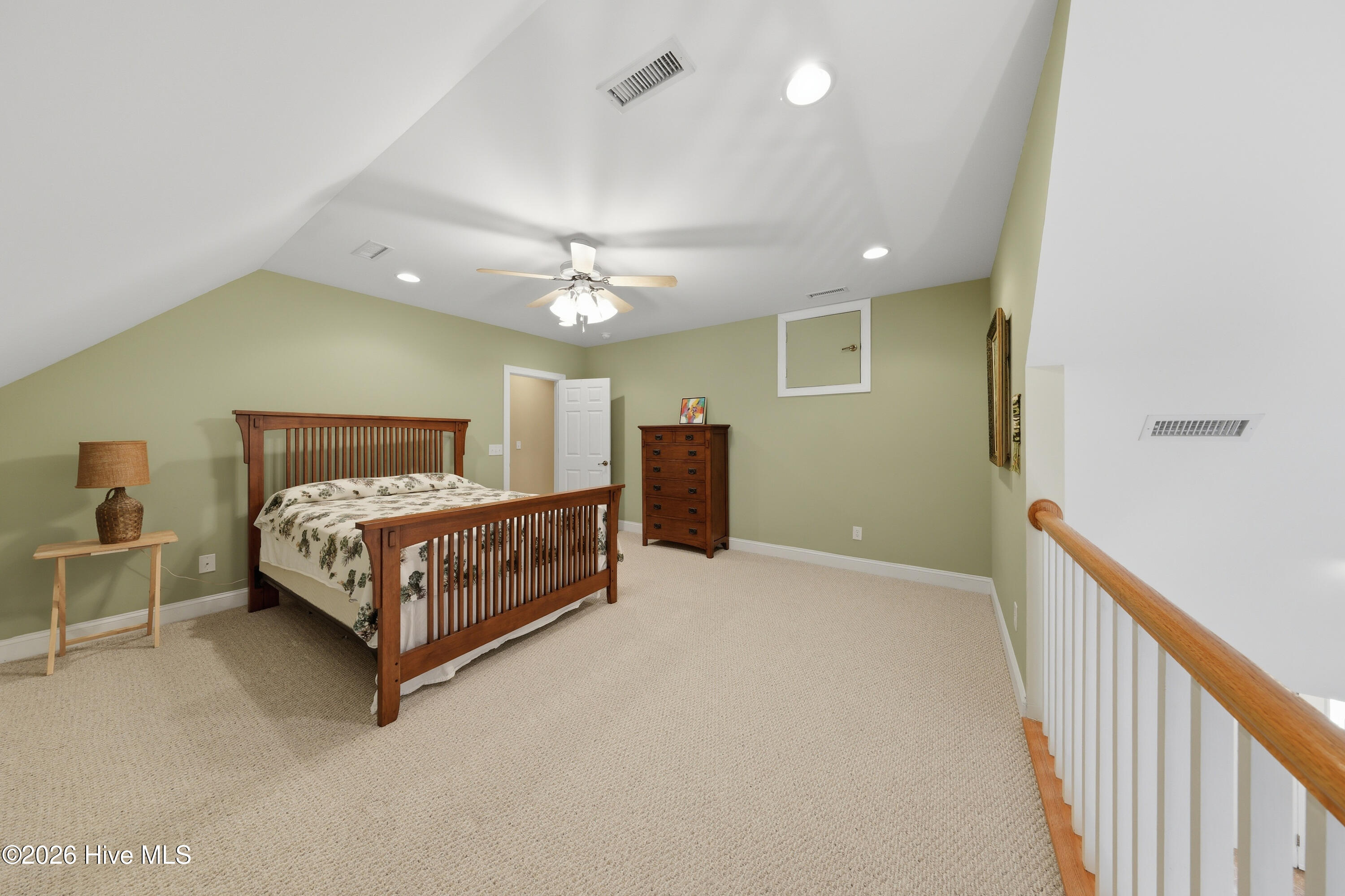 100558139 | Photo 52