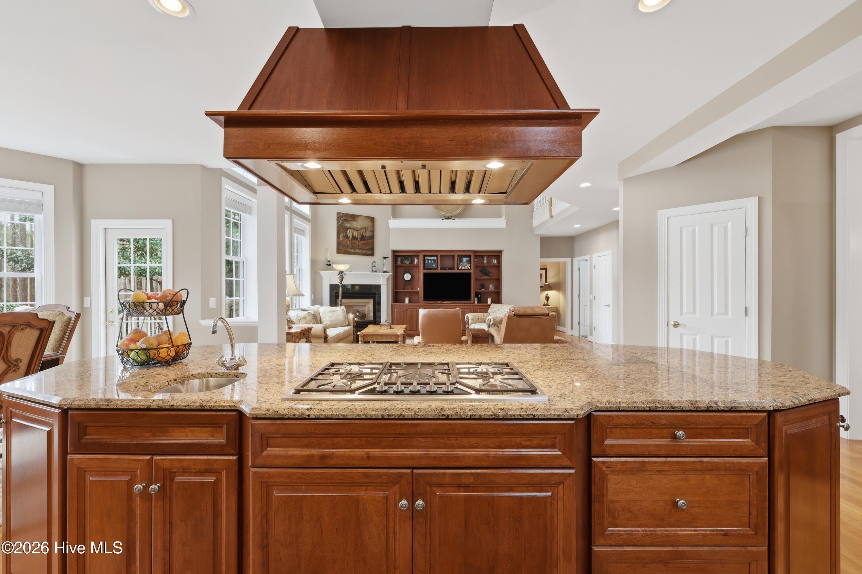 100558451 | Photo 22