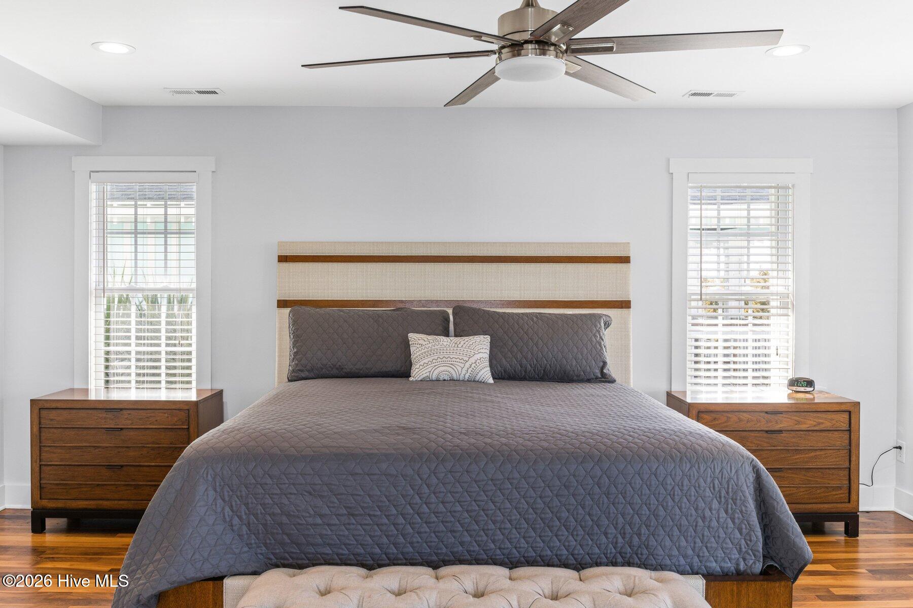 100557261 | Photo 23