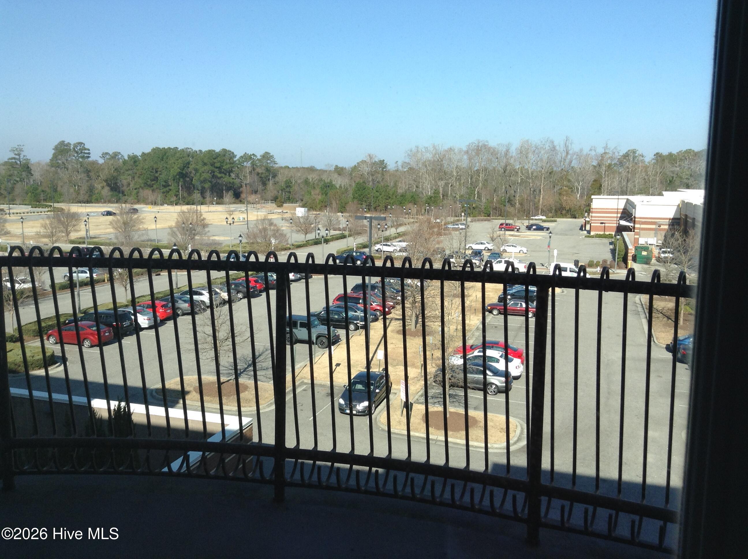 100553173 | Photo 18