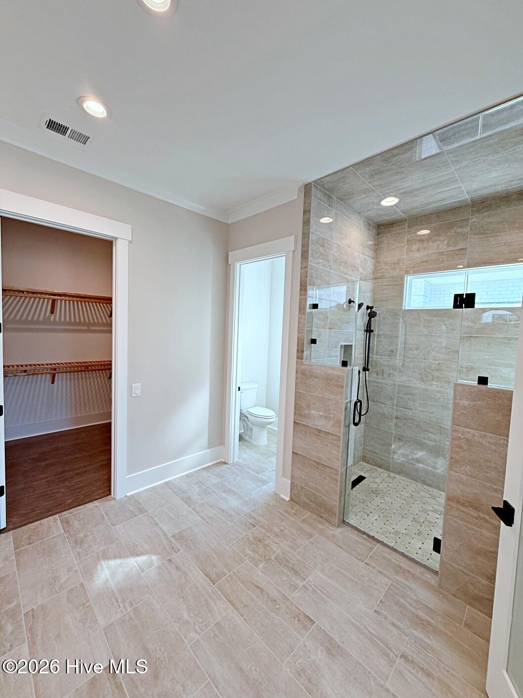 100553338 | Photo 26