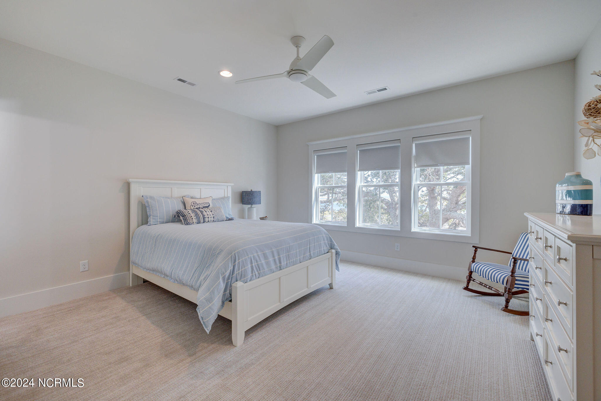 100547028 | Photo 45