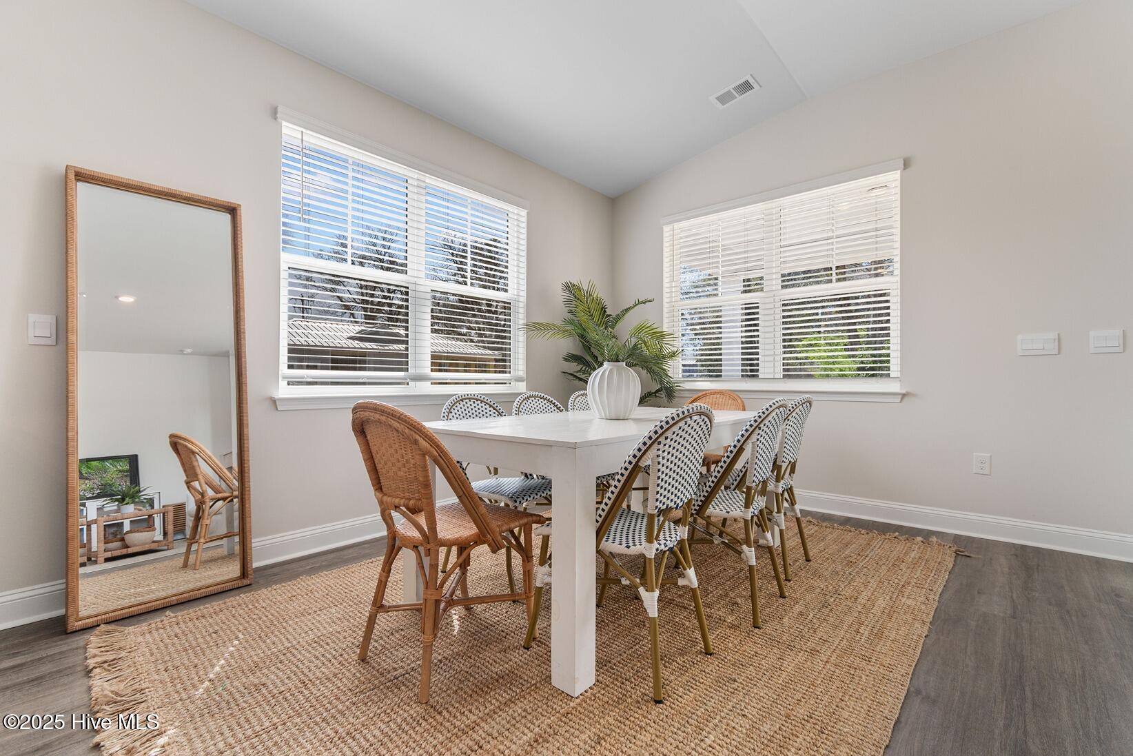 100565072 | Photo 11