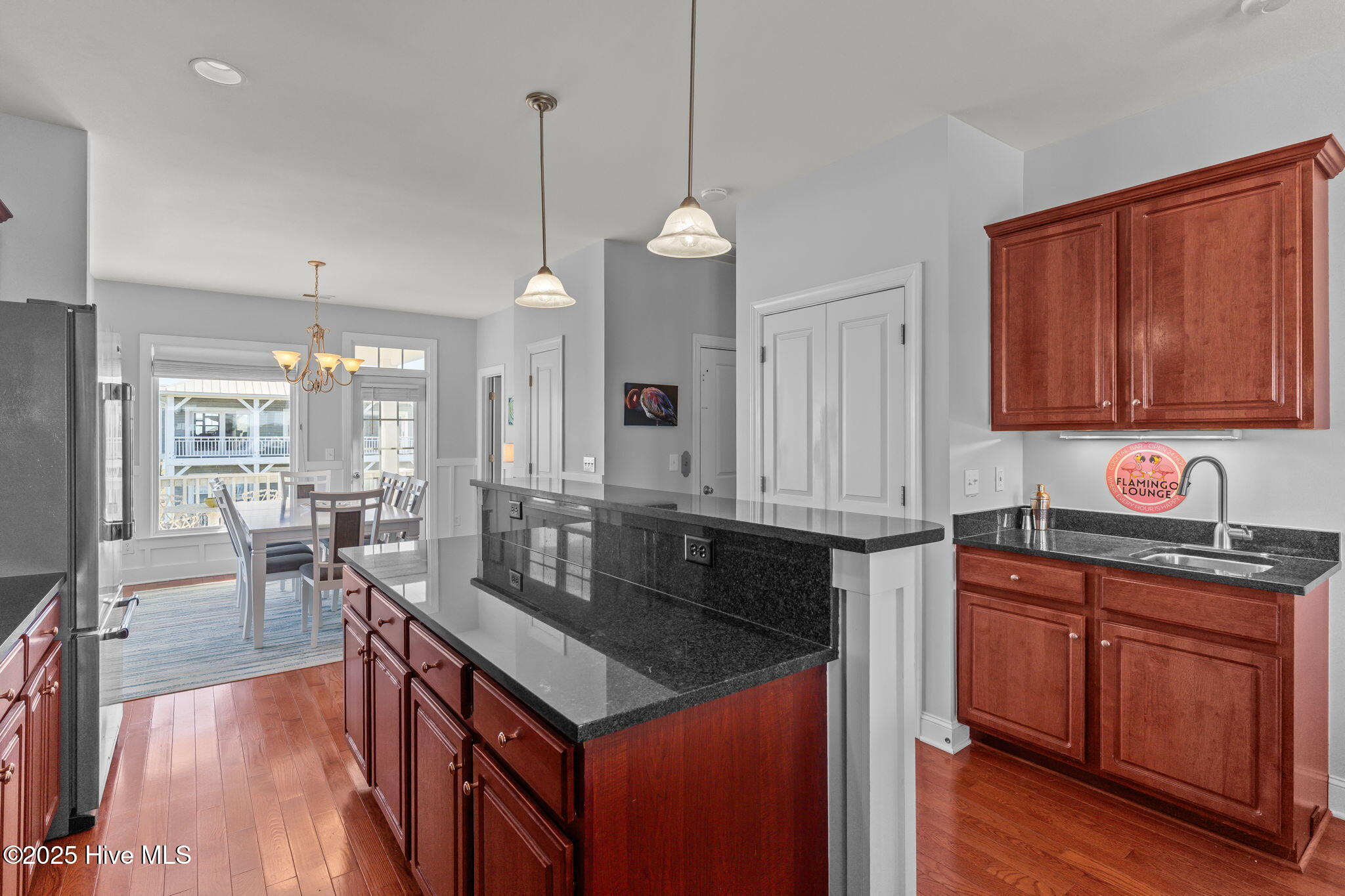 100540716 | Photo 12