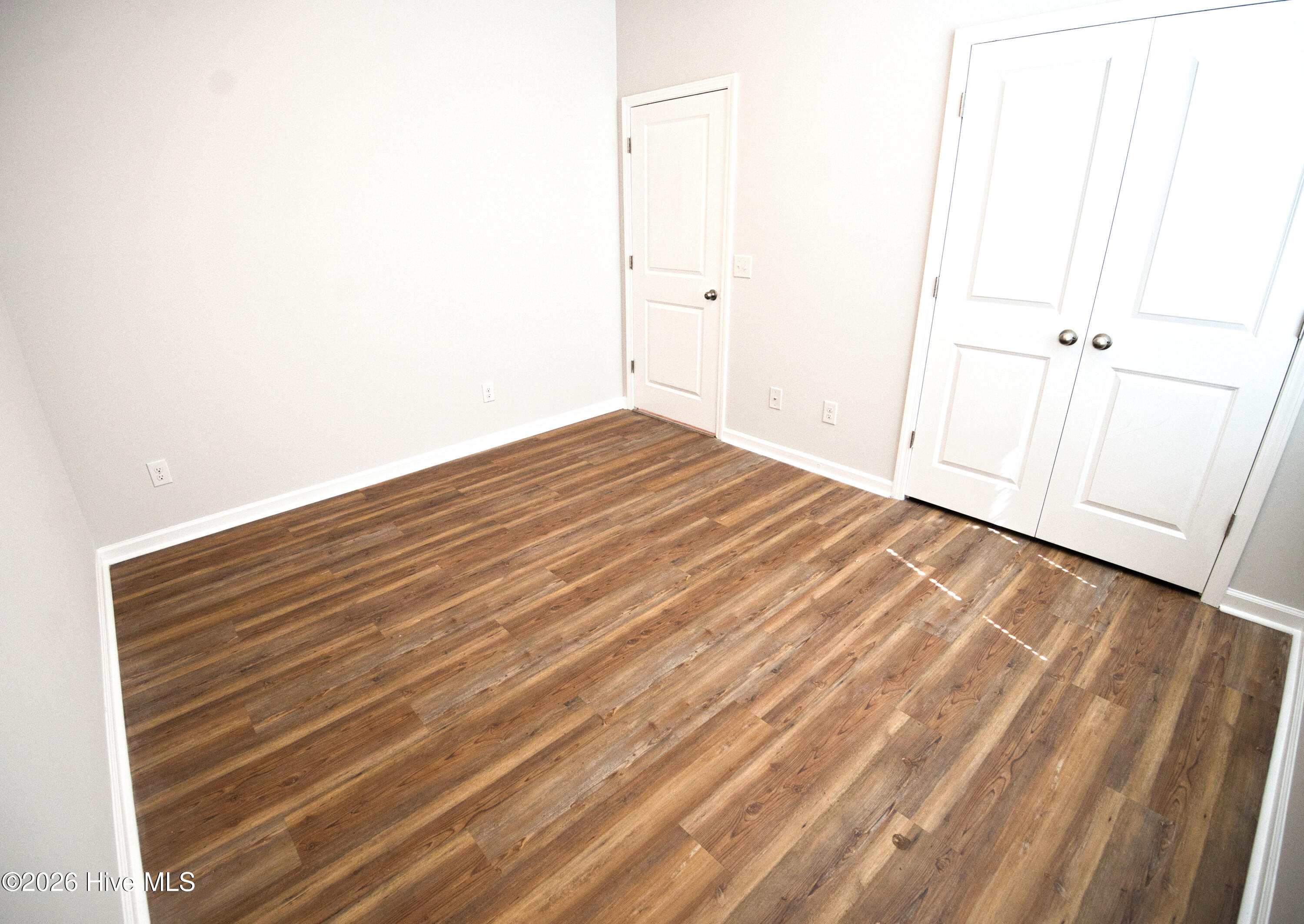 100569756 | Photo 38