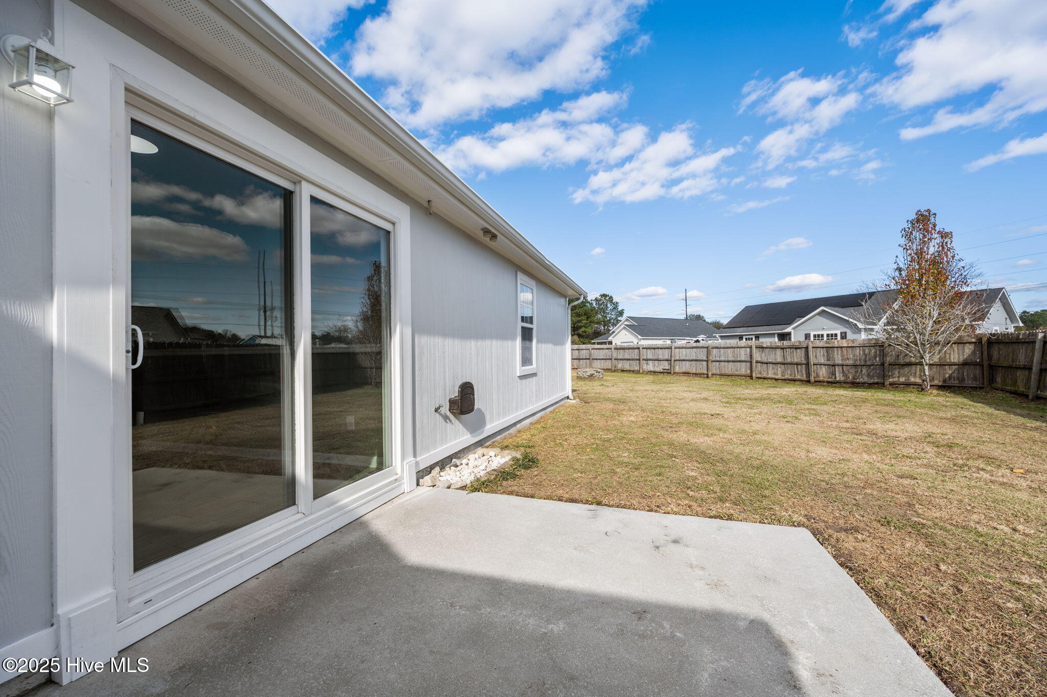 100545189 | Photo 49