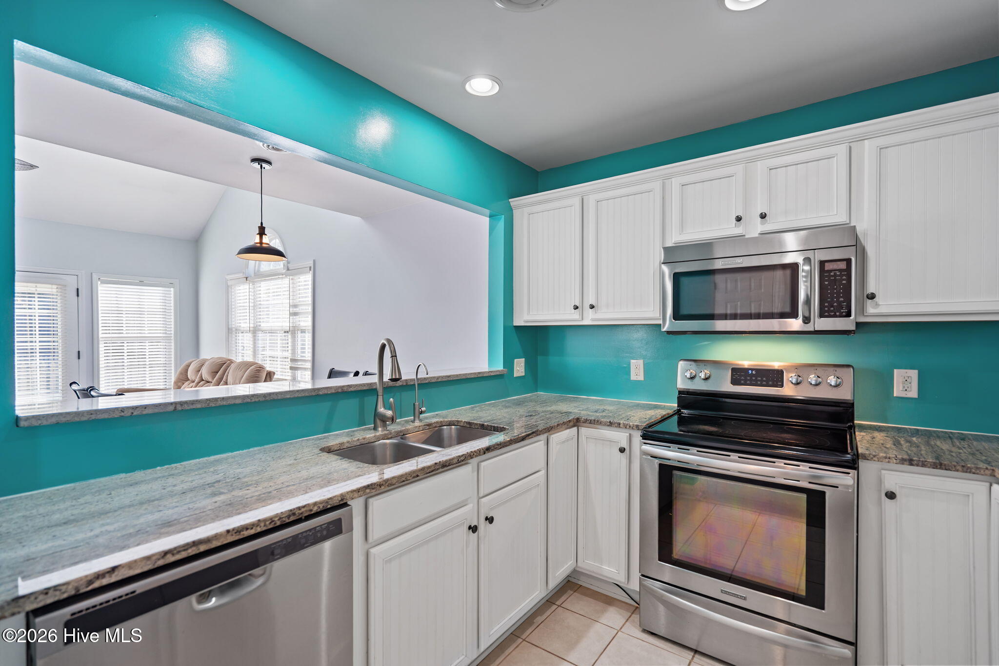 100558805 | Photo 21