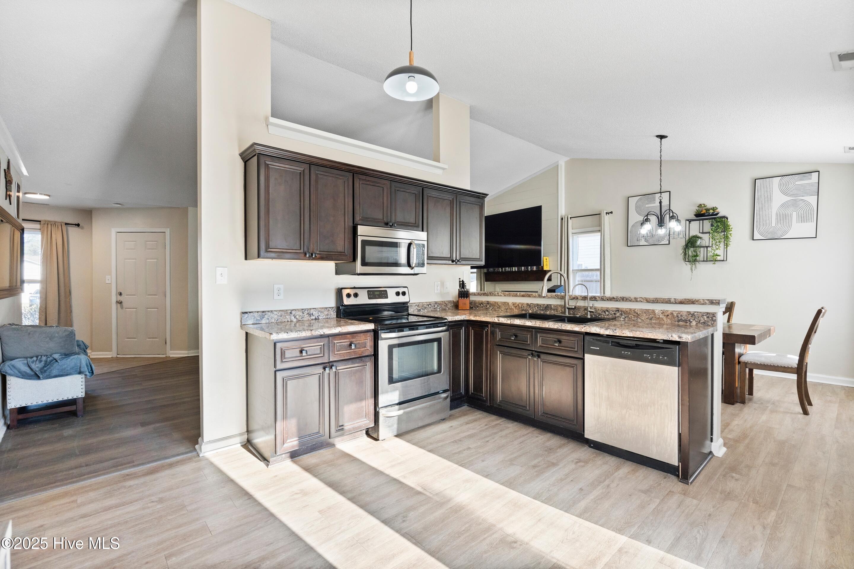 2000 Hunters Ridge Drive, Midway Park, NC 28544 – photo 17: mls-DSC06994