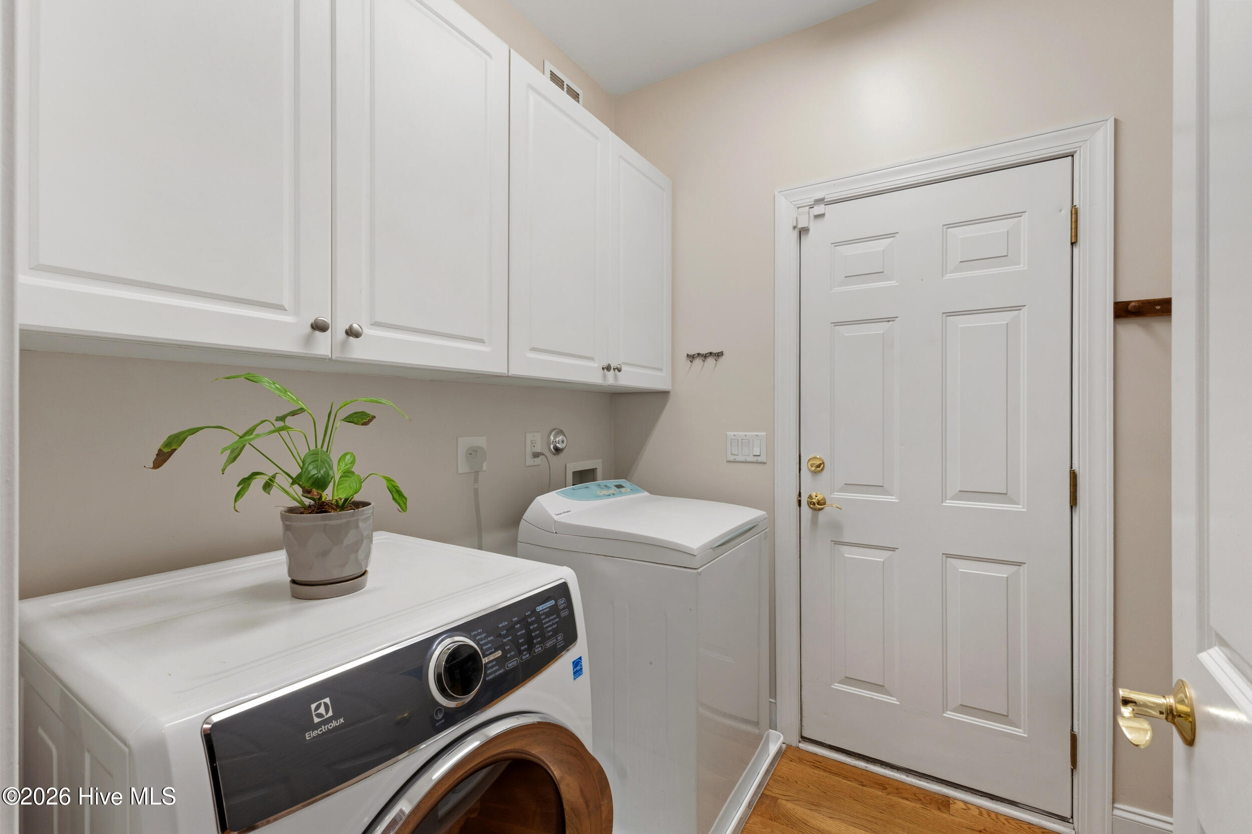 100564040 | Photo 38