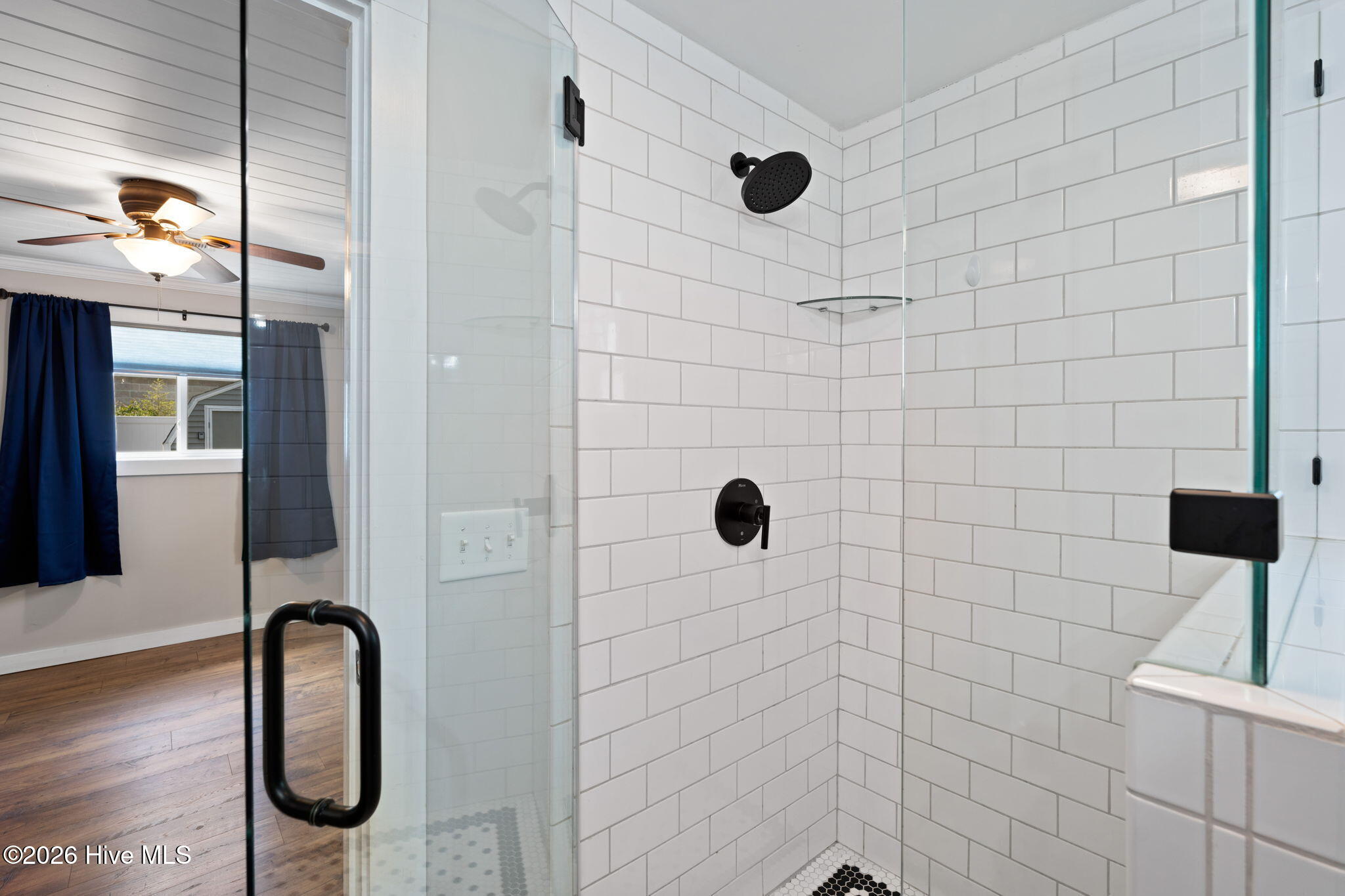 100568132 | Photo 19