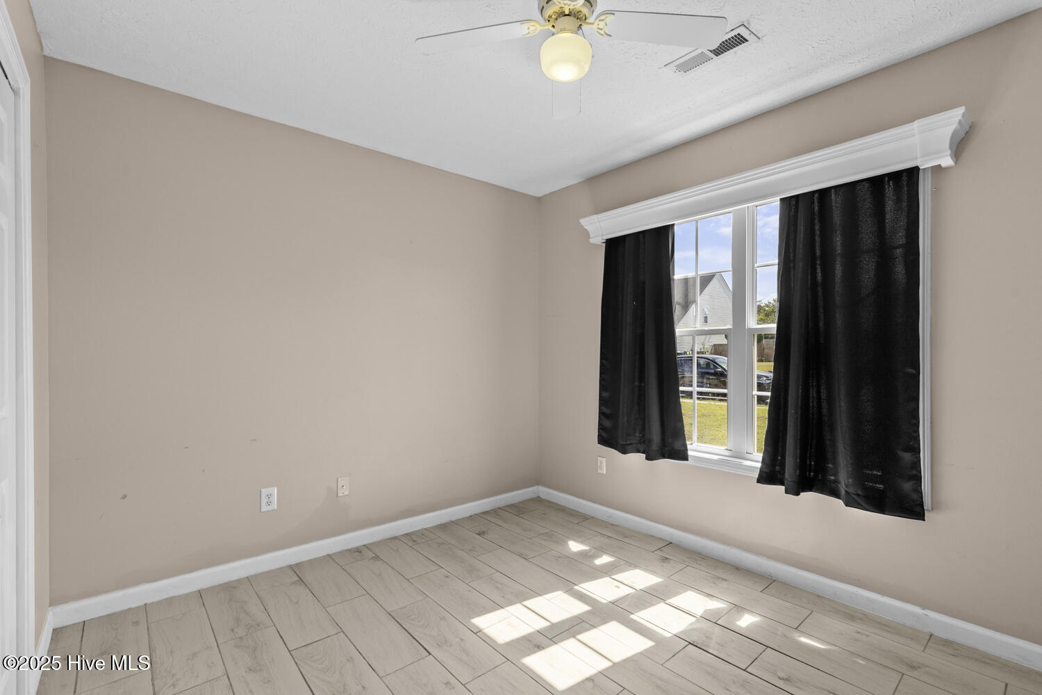 100534635 | Photo 16