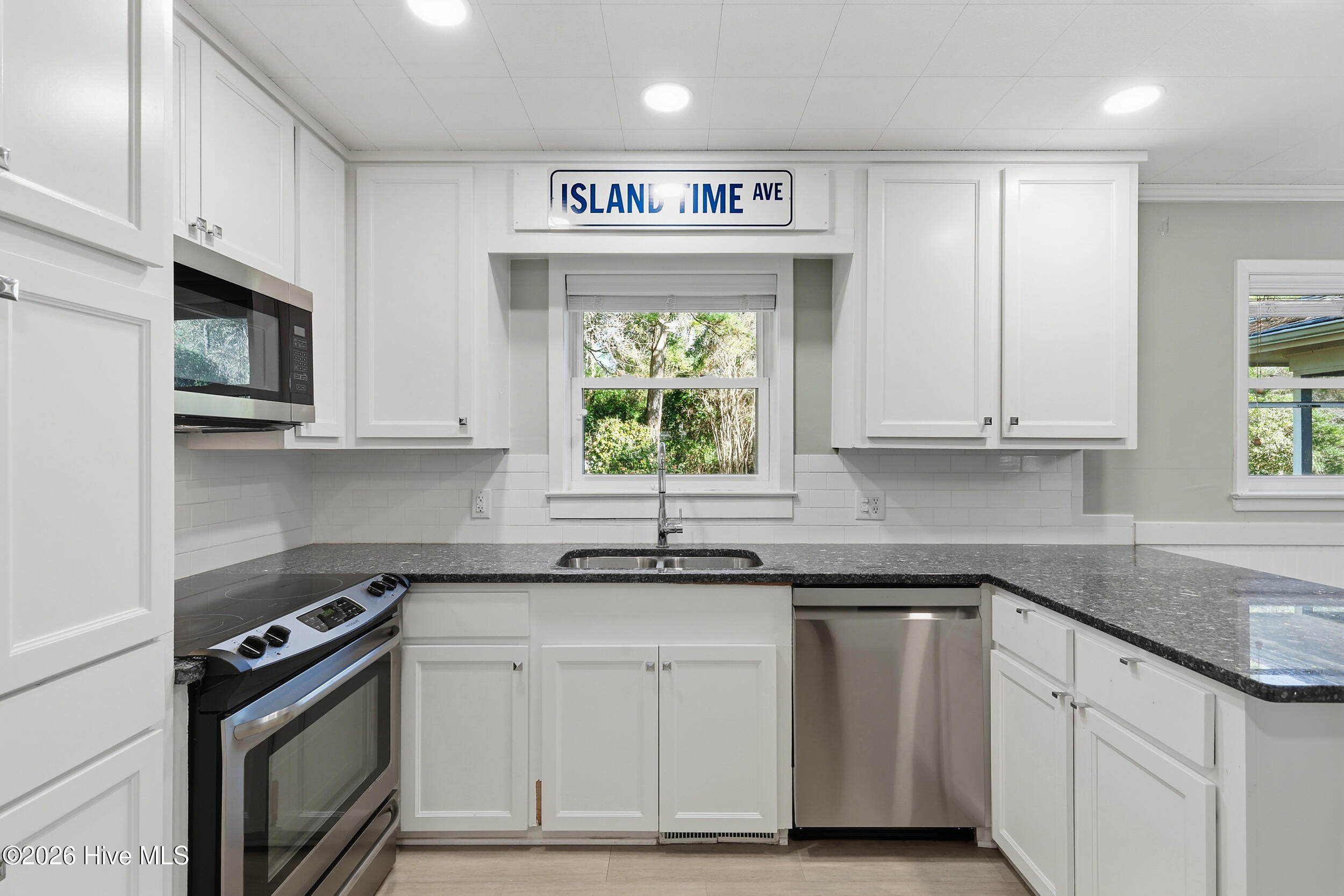 100550925 | Photo 13