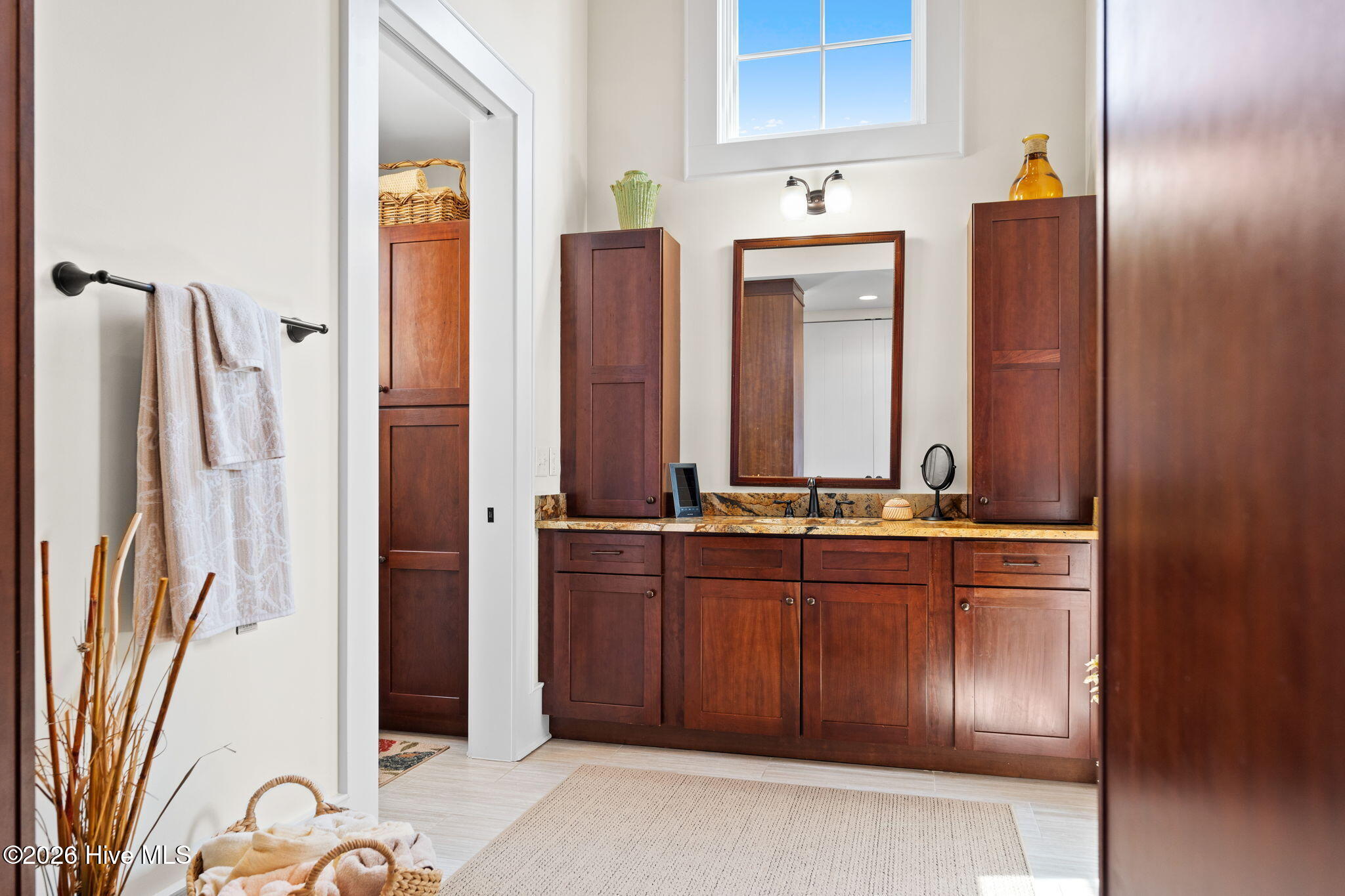 100563236 | Photo 40