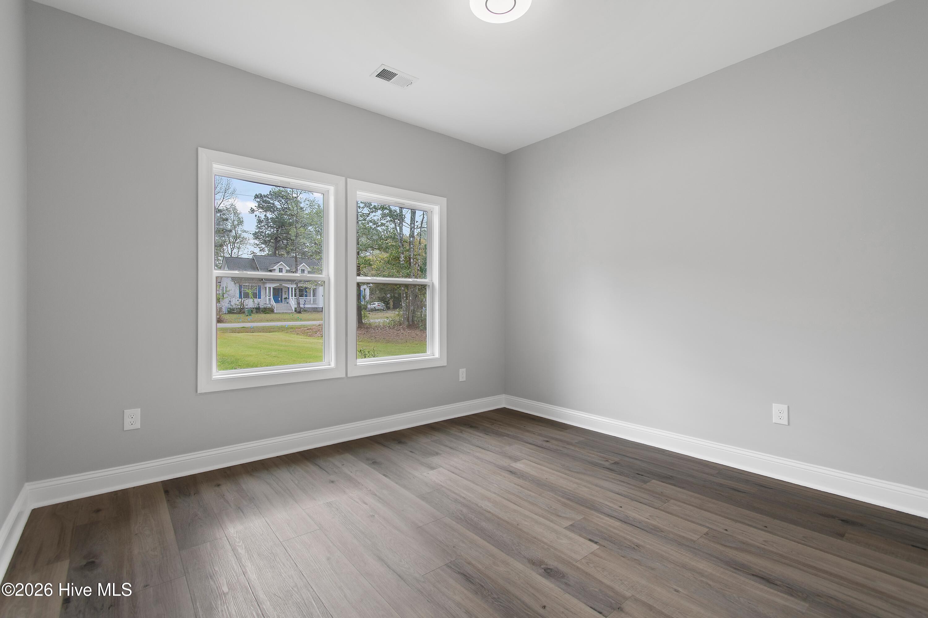 100563159 | Photo 24