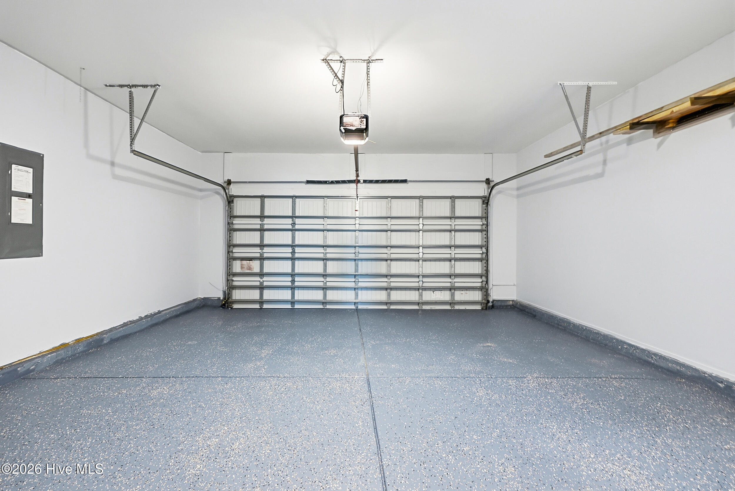 100558001 | Photo 13