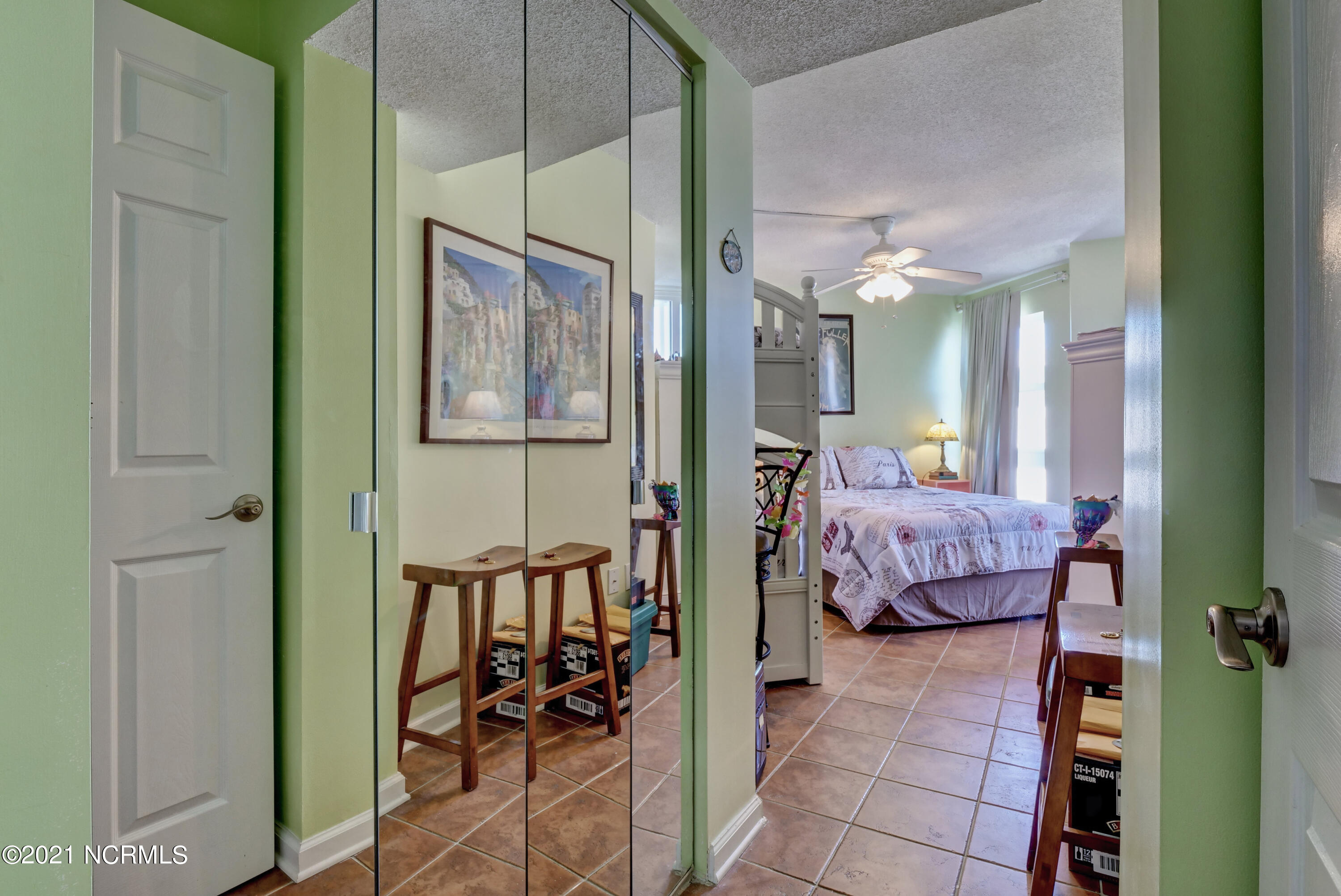 100520960 | Photo 21