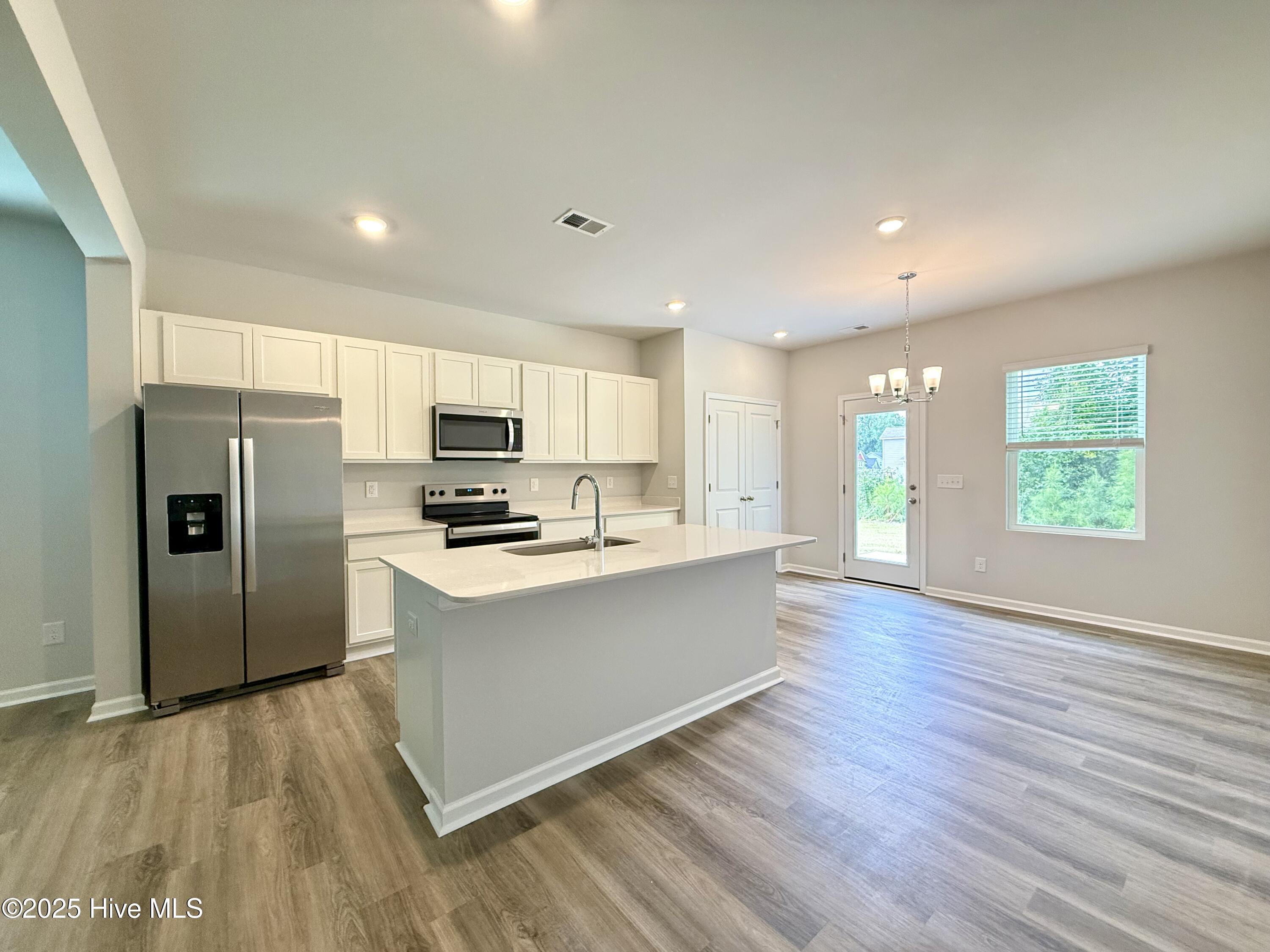 100526181 | Photo 29