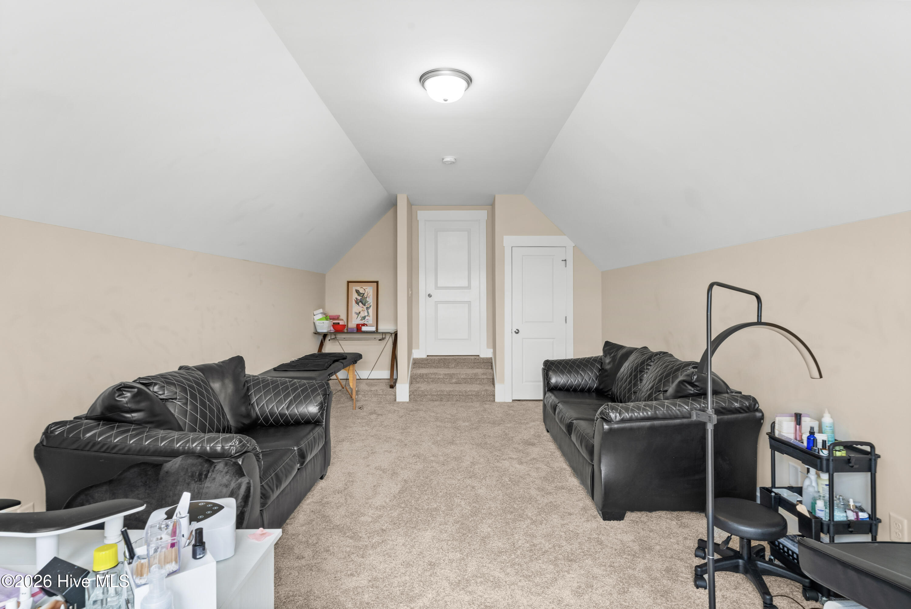 100569273 | Photo 44